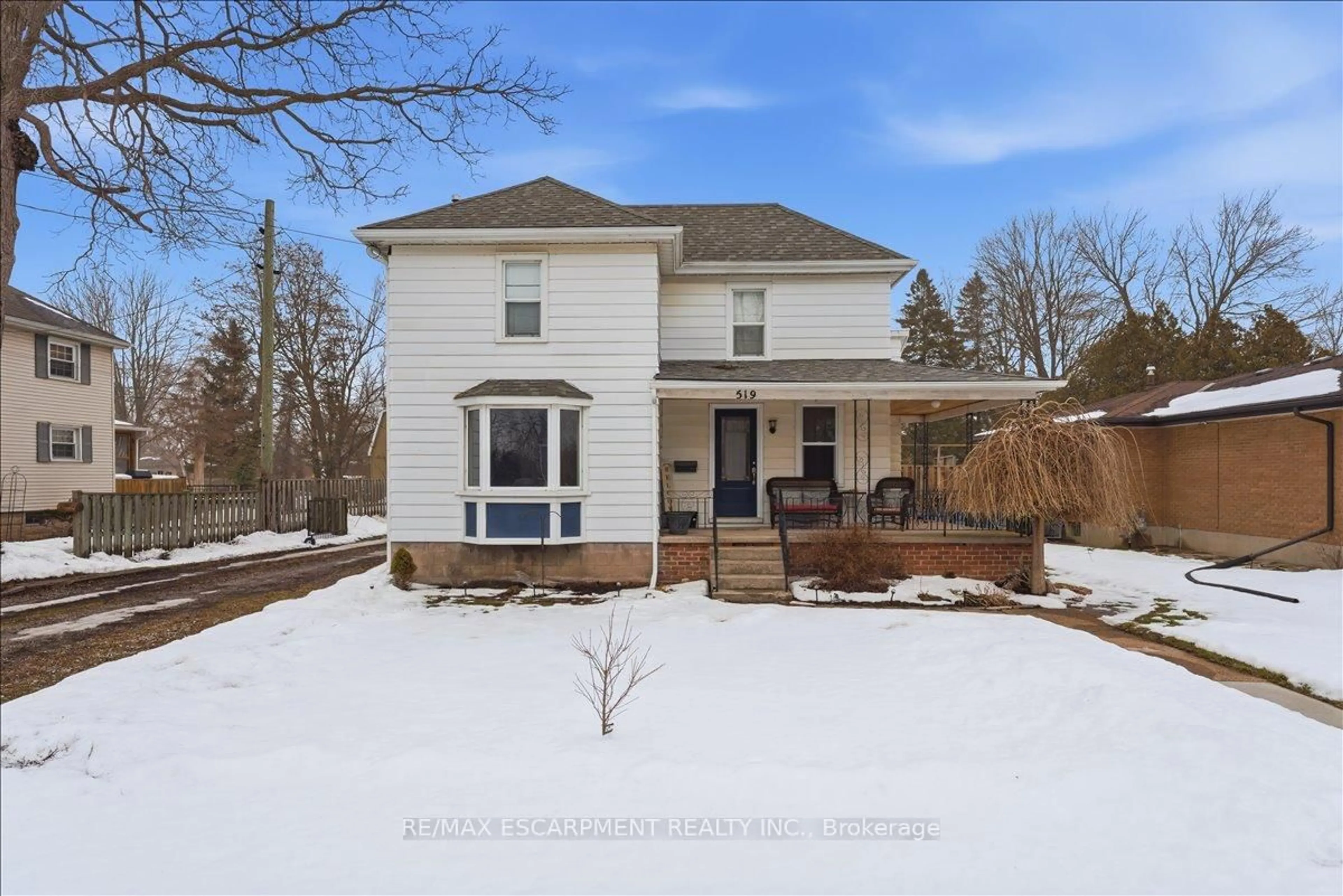 A pic from outside/outdoor area/front of a property/back of a property/a pic from drone, street for 519 Alder St, Haldimand Ontario N1A 1S2