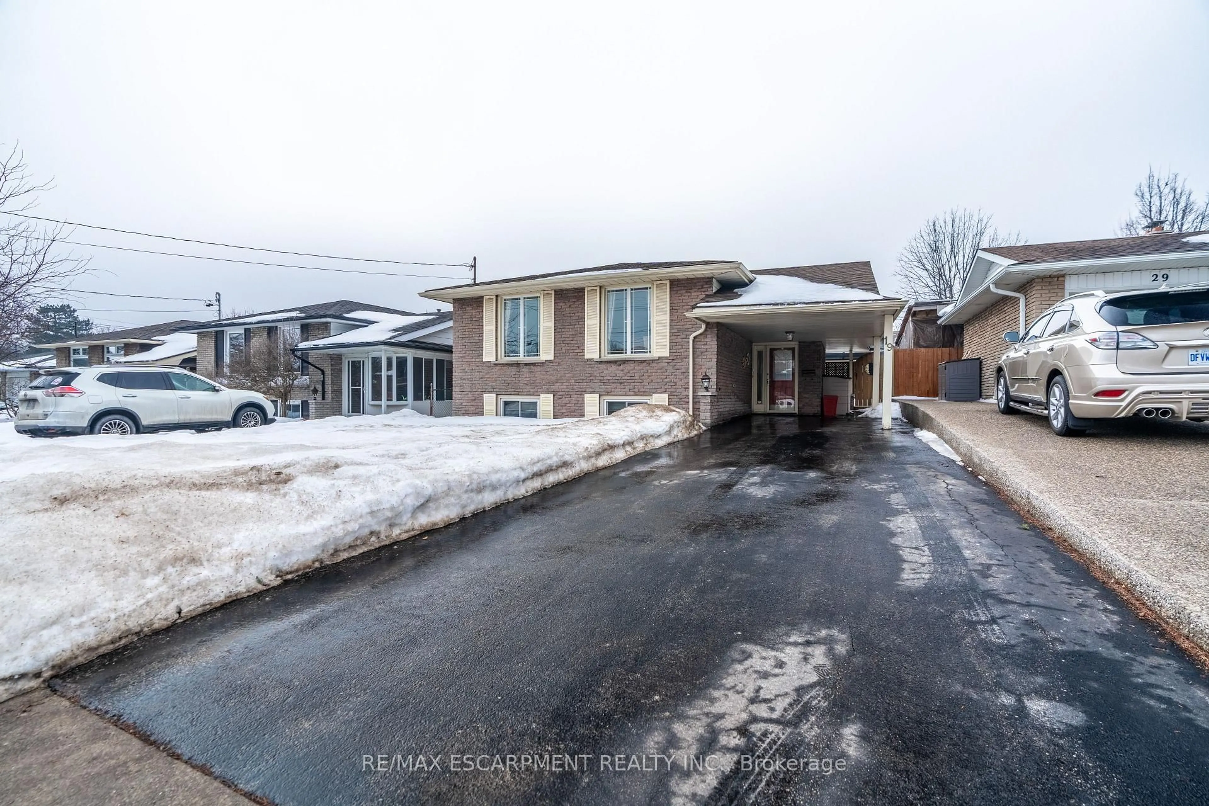 Unknown for 19 Valery Crt, Hamilton Ontario L9C 2W2