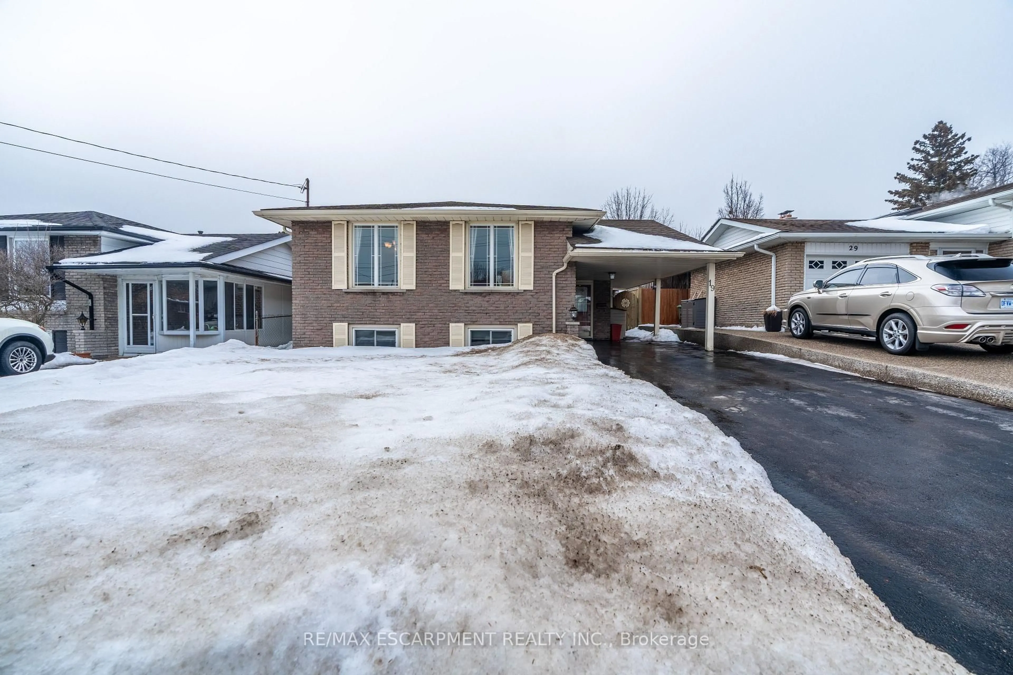 Unknown for 19 Valery Crt, Hamilton Ontario L9C 2W2