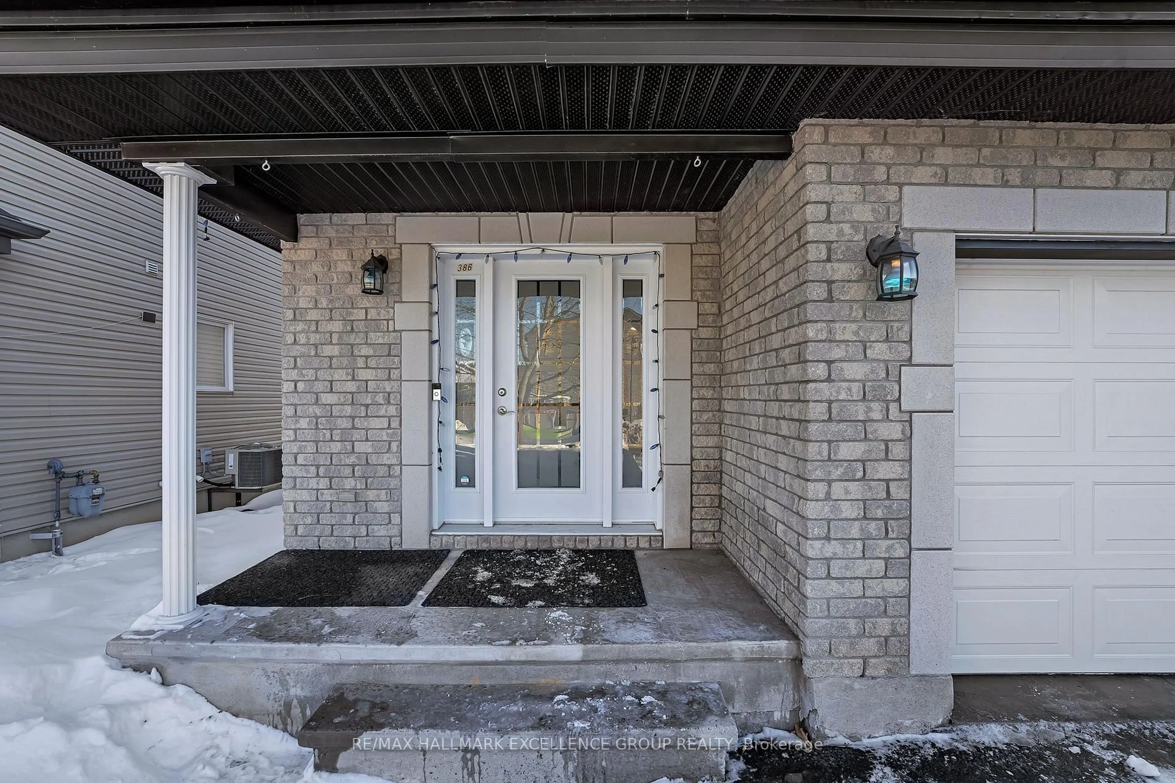 Indoor entryway for 386 Jasper Cres, Clarence-Rockland Ontario K4K 0C7