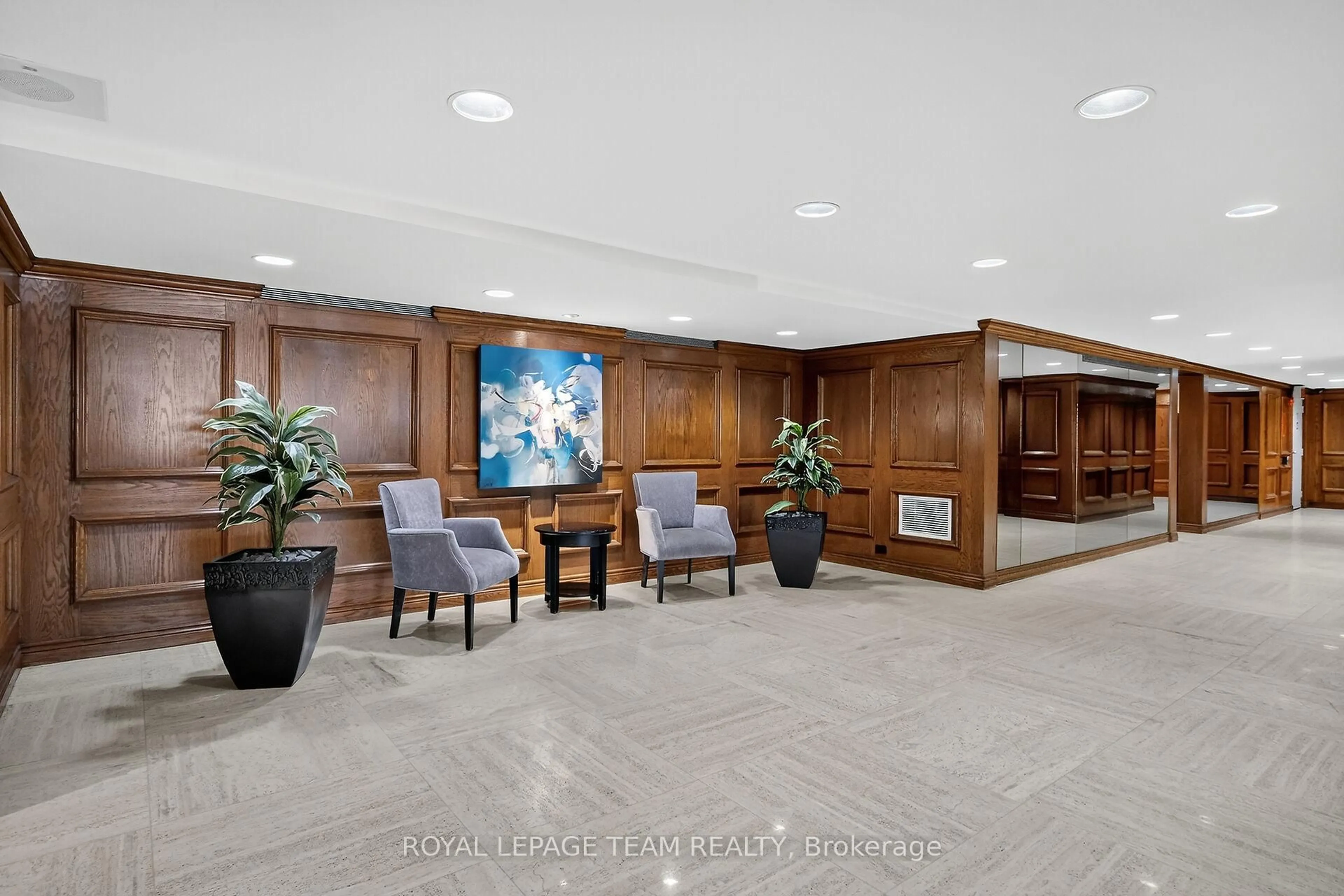 Lobby for 530 Laurier Ave #1801, Ottawa Ontario K1R 7T1