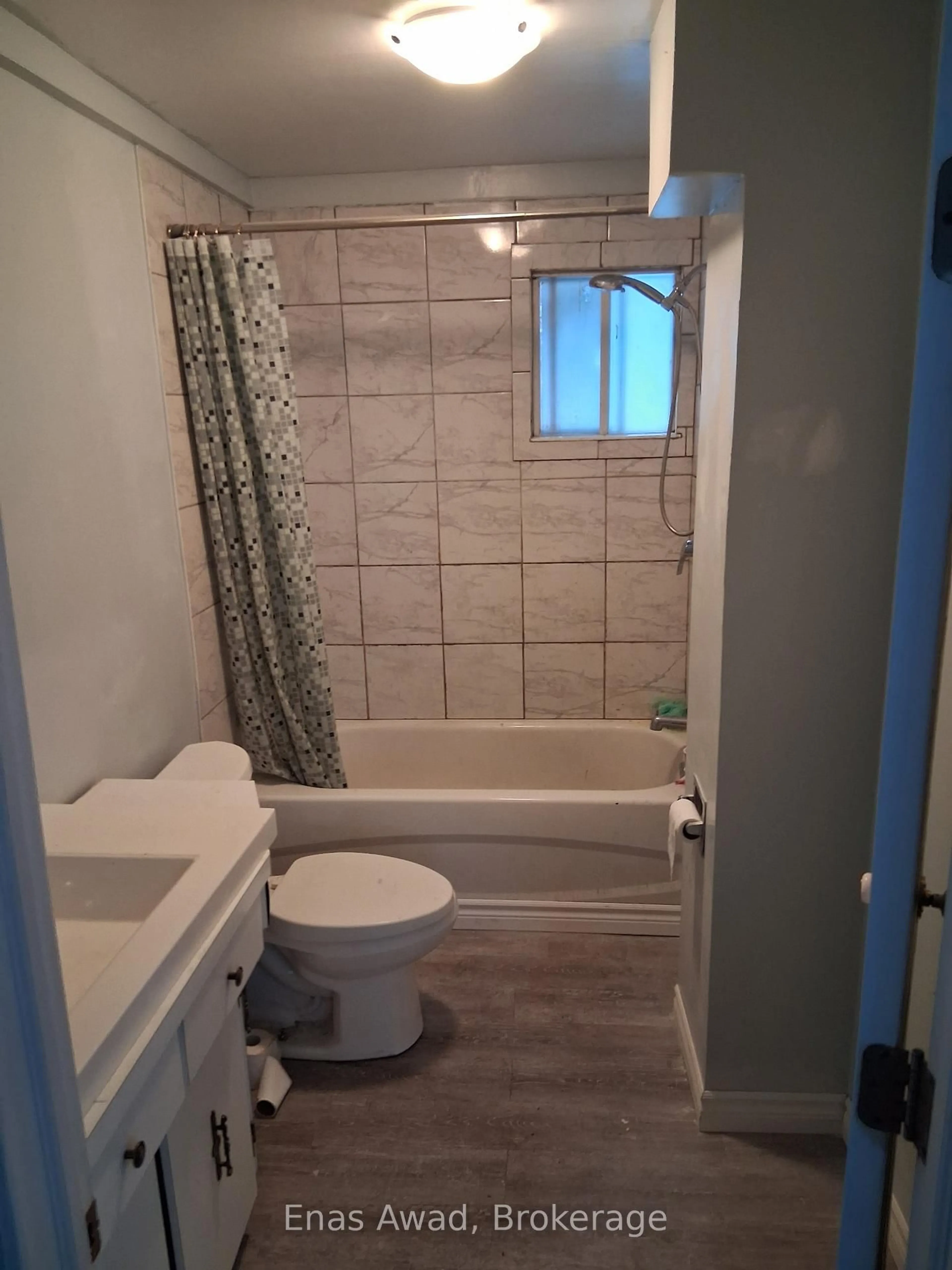 Standard bathroom, ceramic/tile floor for 633 Kingsway, Greater Sudbury Ontario P3B 2E4