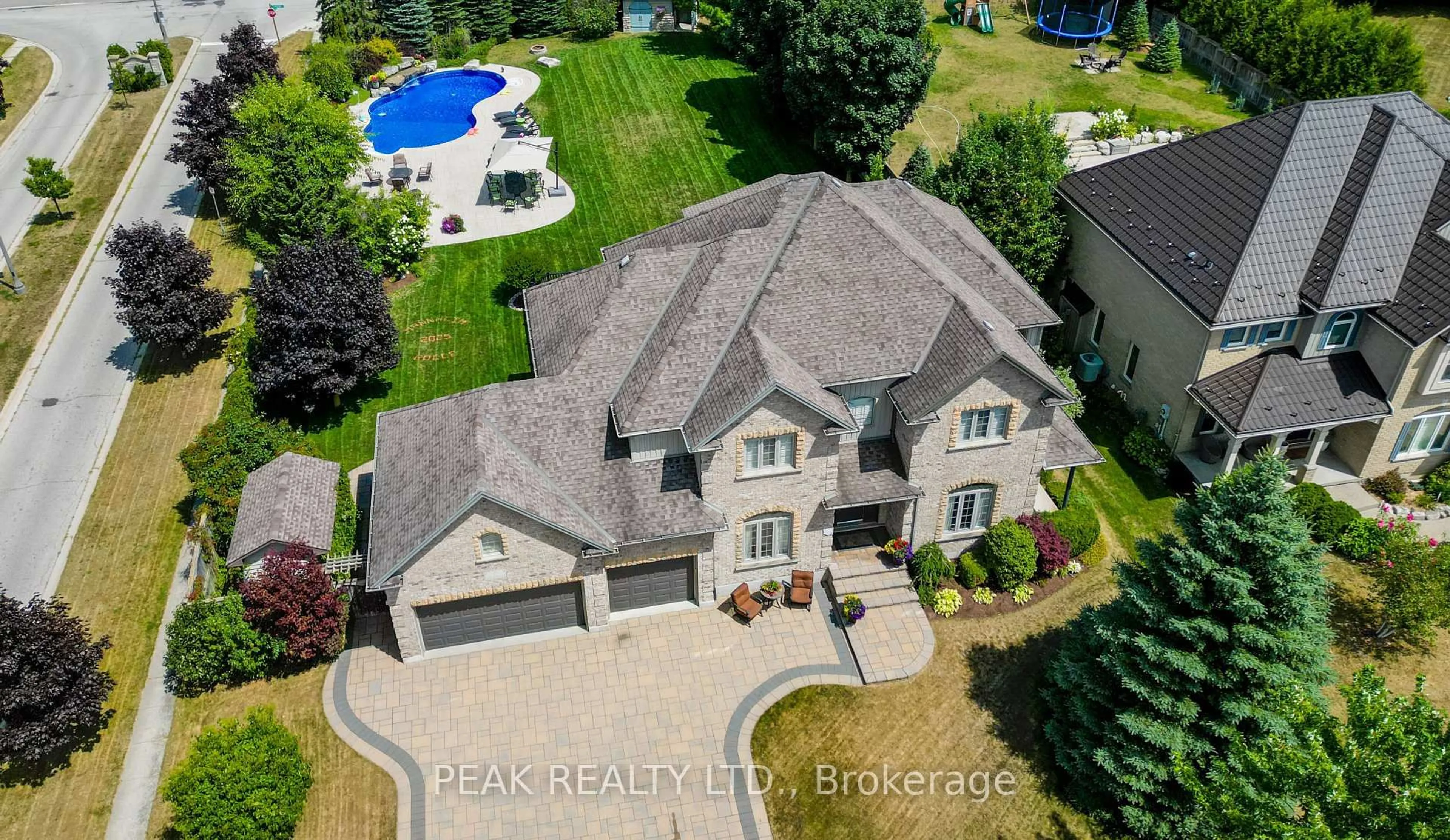 A pic from outside/outdoor area/front of a property/back of a property/a pic from drone, street for 7 John Ross Crt, Wilmot Ontario N0B 2H0