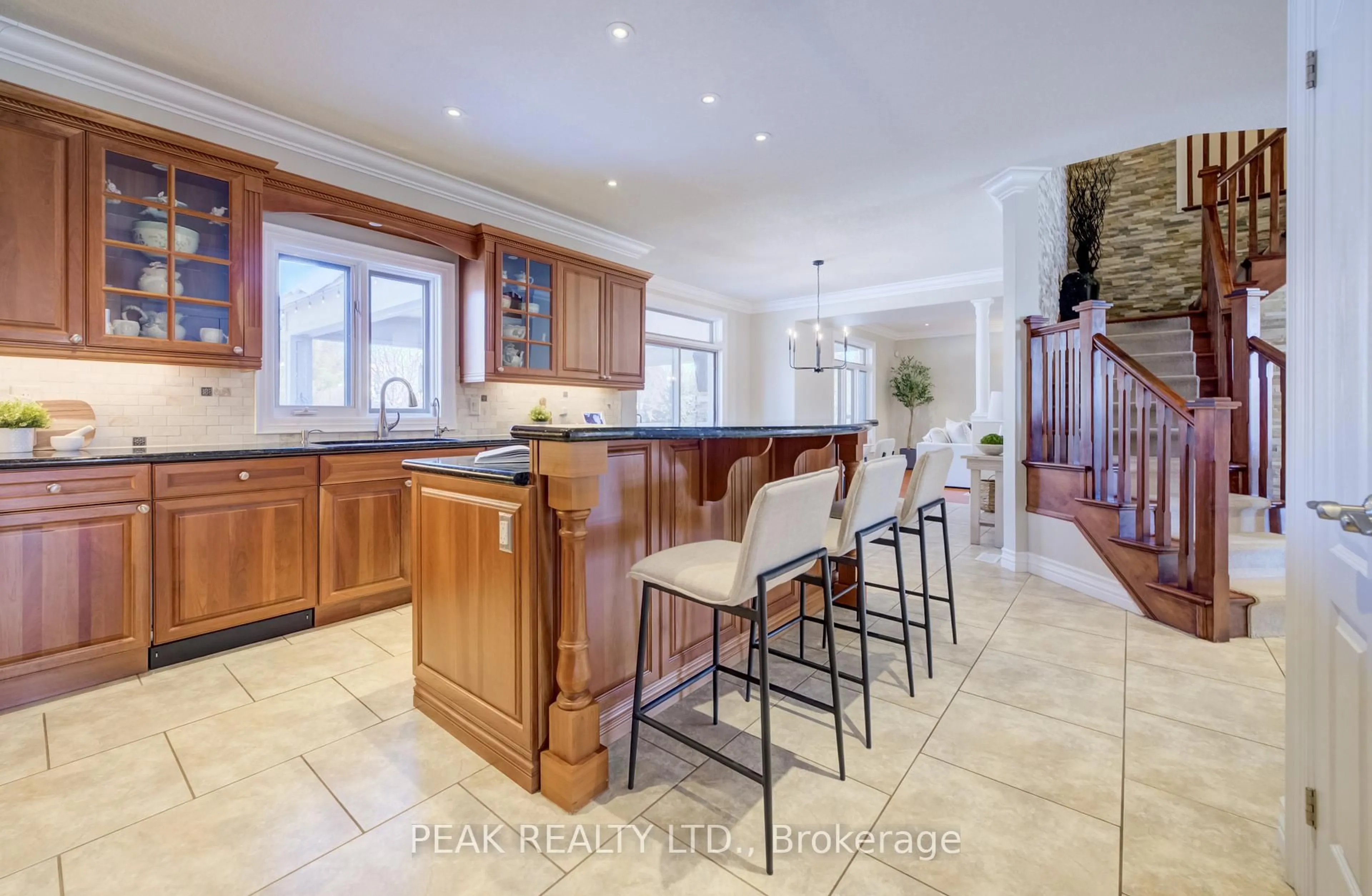 Open concept kitchen, ceramic/tile floor for 7 John Ross Crt, Wilmot Ontario N0B 2H0