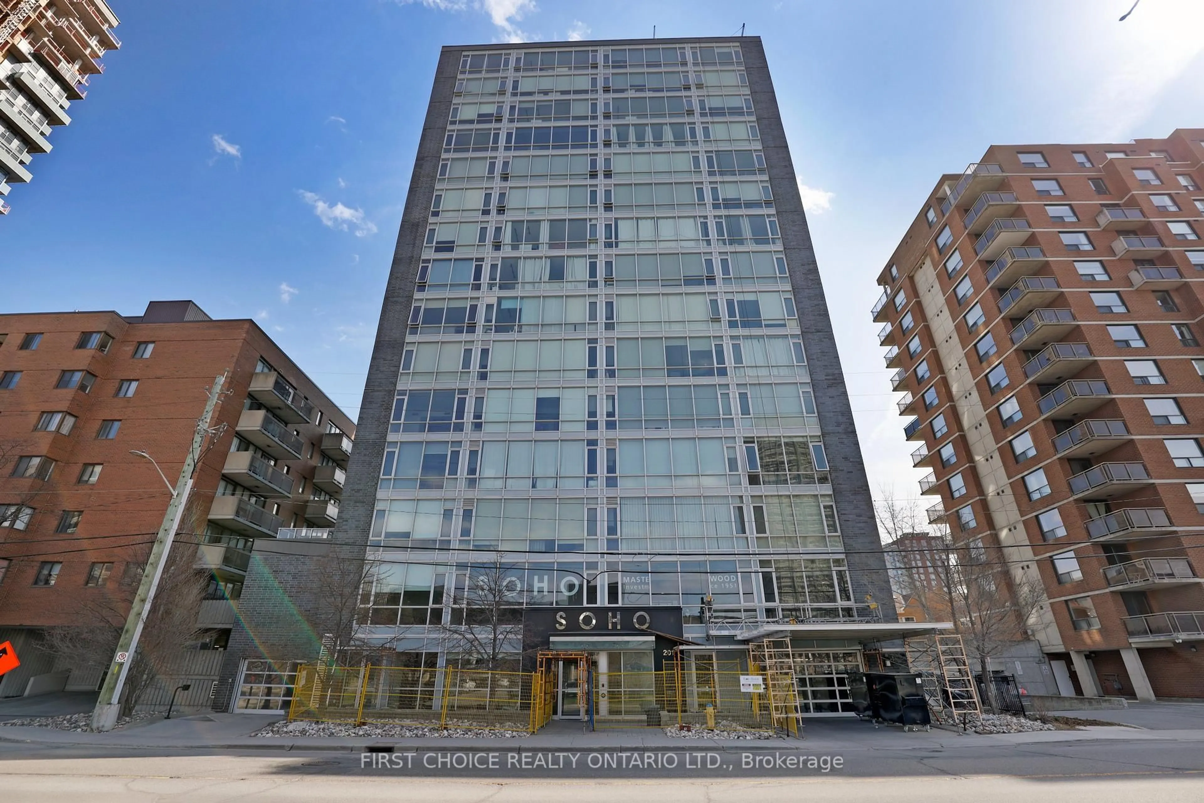 Indoor foyer for 201 Parkdale Ave #506, Ottawa Ontario K1Y 1E8