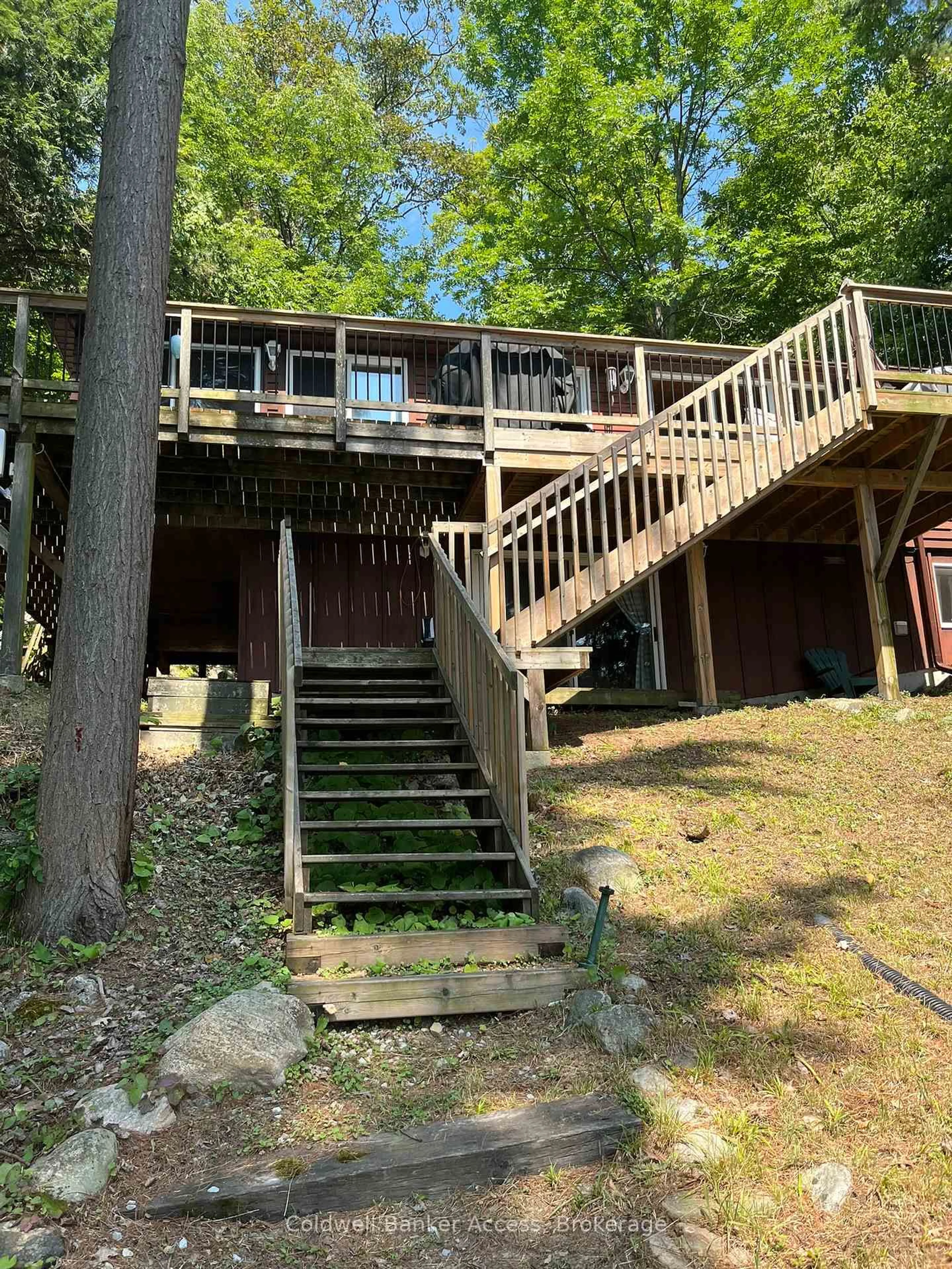 Stairs for 1523 Moon River Rd, Muskoka Lakes Ontario P0C 1A0