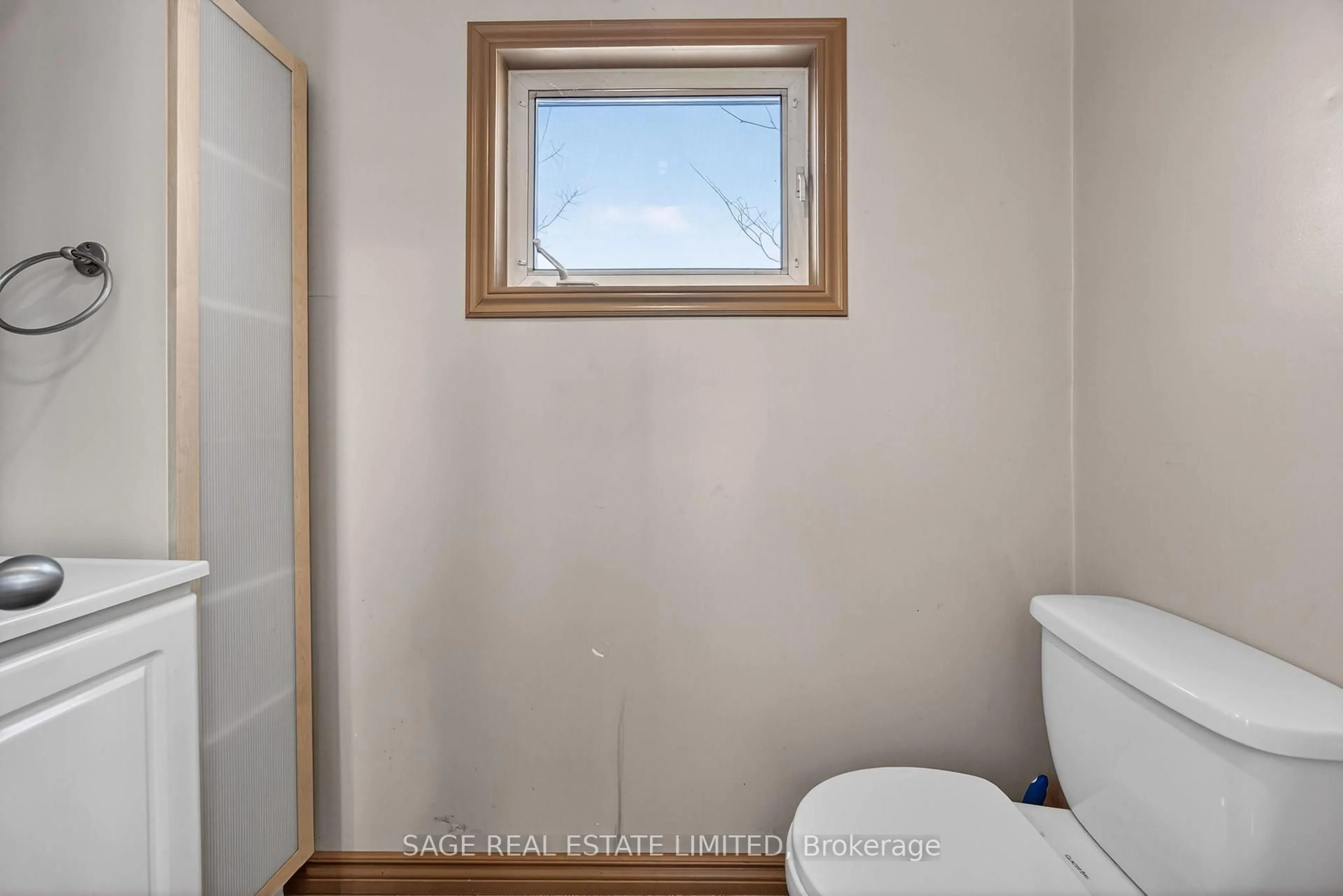 Standard bathroom, unknown for 877430 5 Line, Mulmur Ontario L0M 1M0