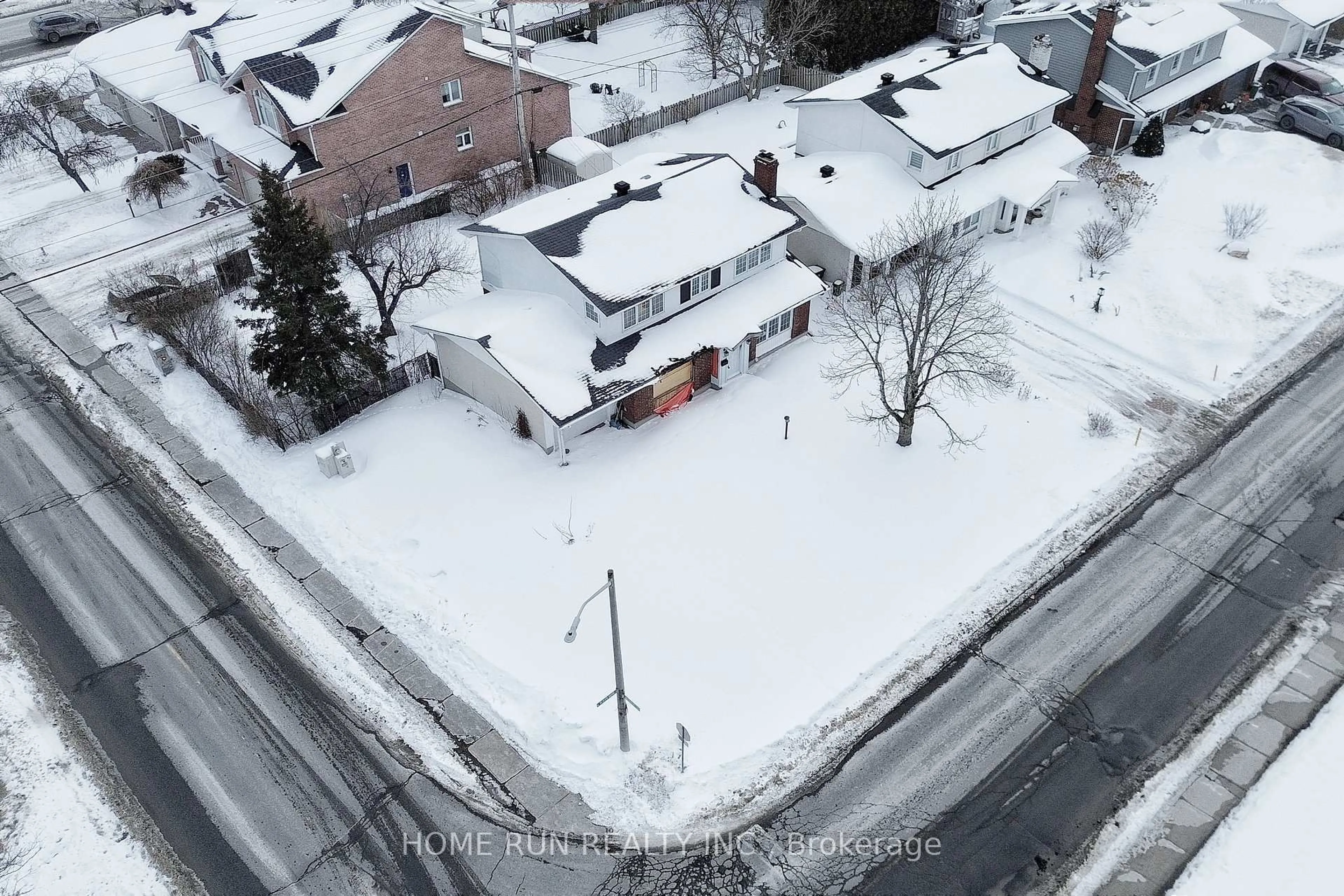 A pic from outside/outdoor area/front of a property/back of a property/a pic from drone, street for 79 Beaver Rdge, Ottawa Ontario K2E 6E2