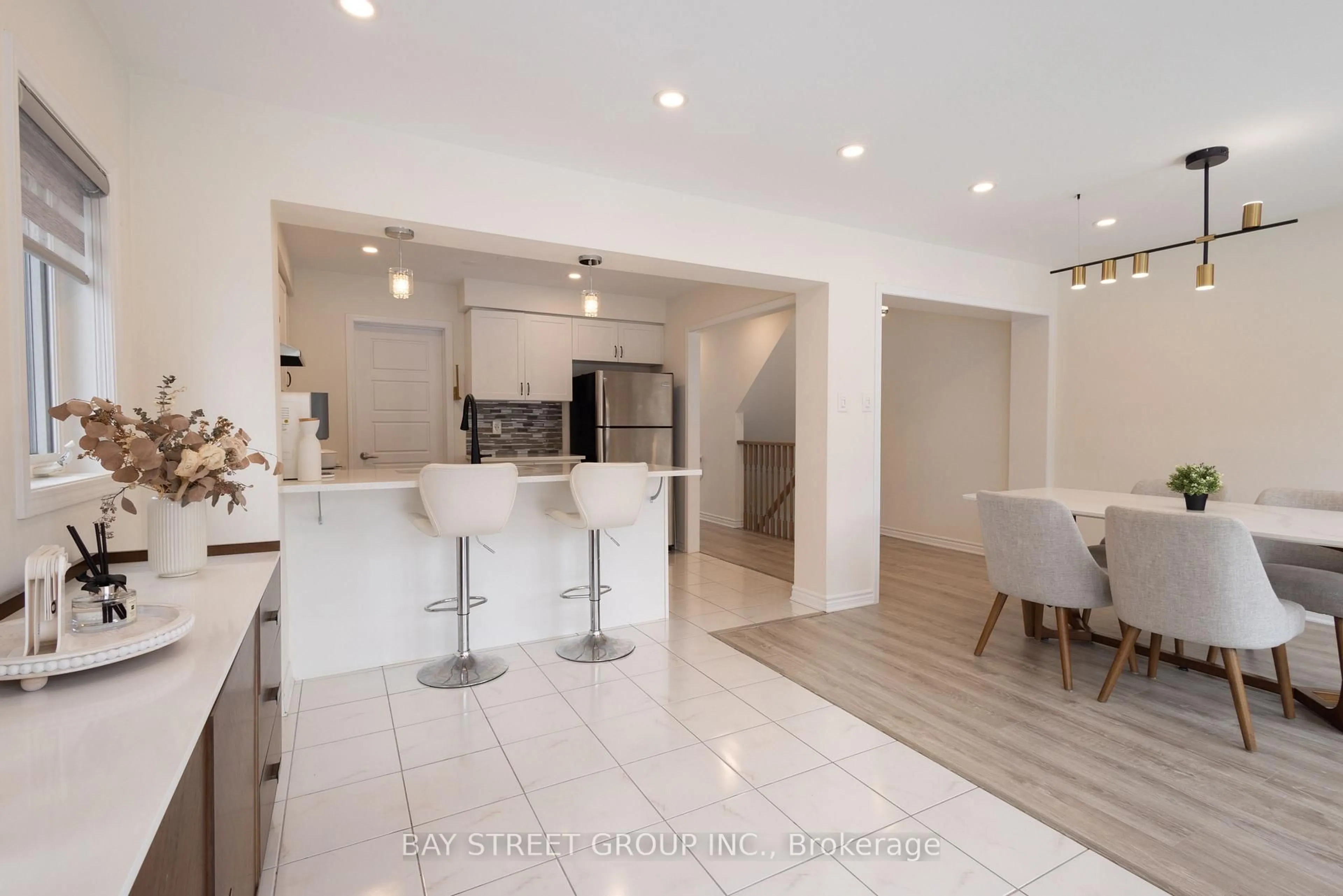 Open concept kitchen, ceramic/tile floor for 230 Avonsyde Blvd #11, Hamilton Ontario L8B 1T9