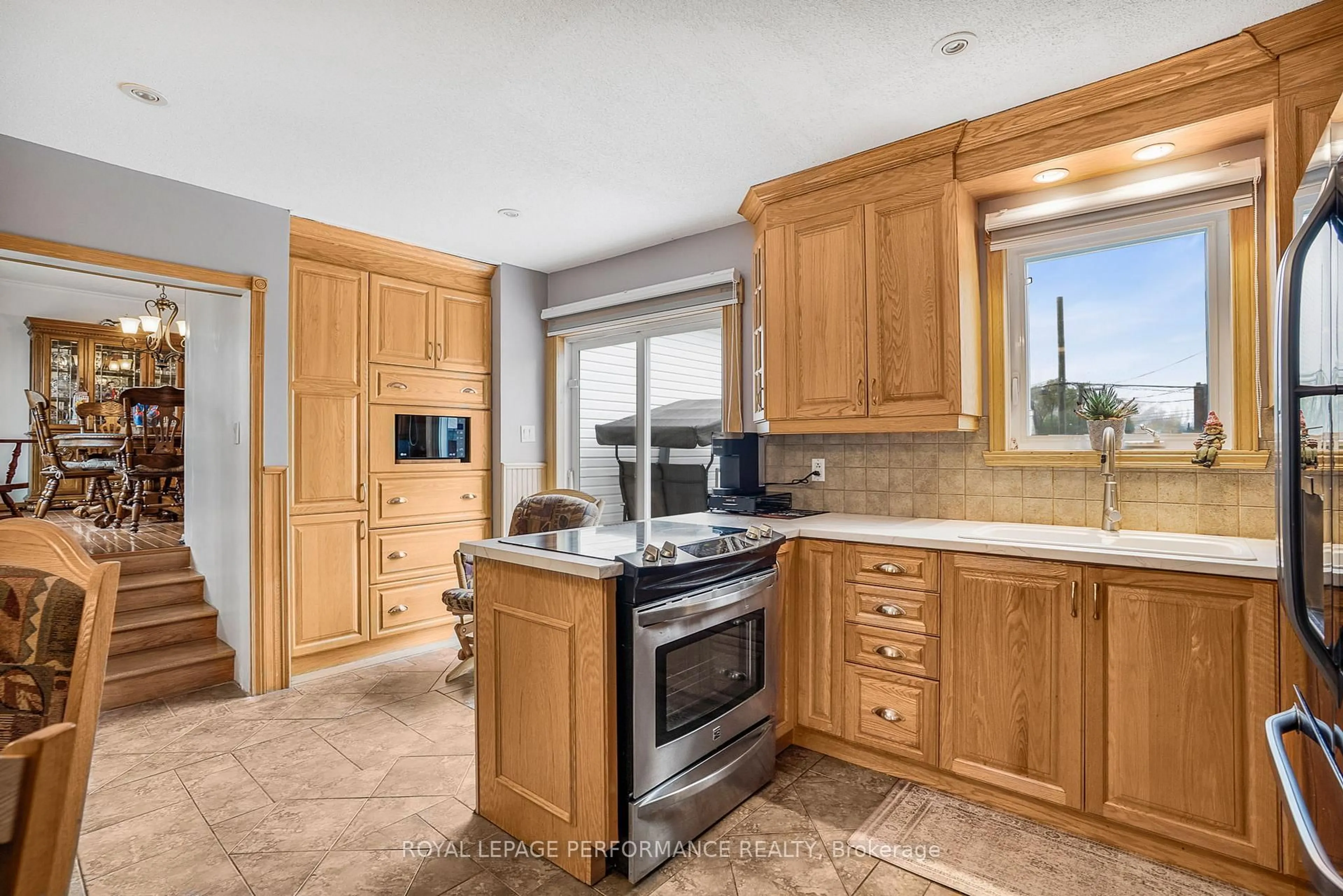 Standard kitchen, ceramic/tile floor for 421-423 GARNEAU St, Hawkesbury Ontario K6A 1M6