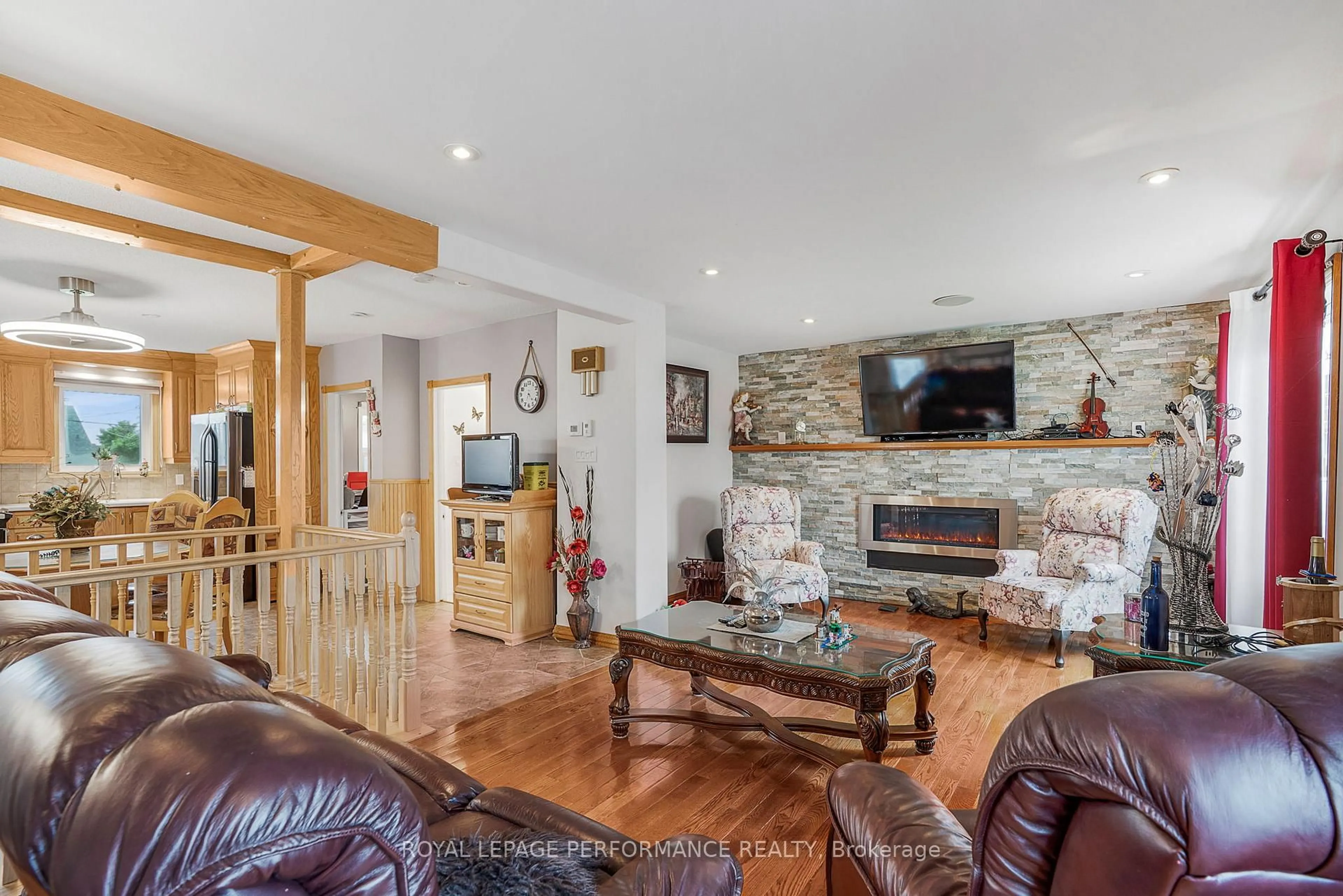 Living room with furniture, wood/laminate floor for 421-423 GARNEAU St, Hawkesbury Ontario K6A 1M6