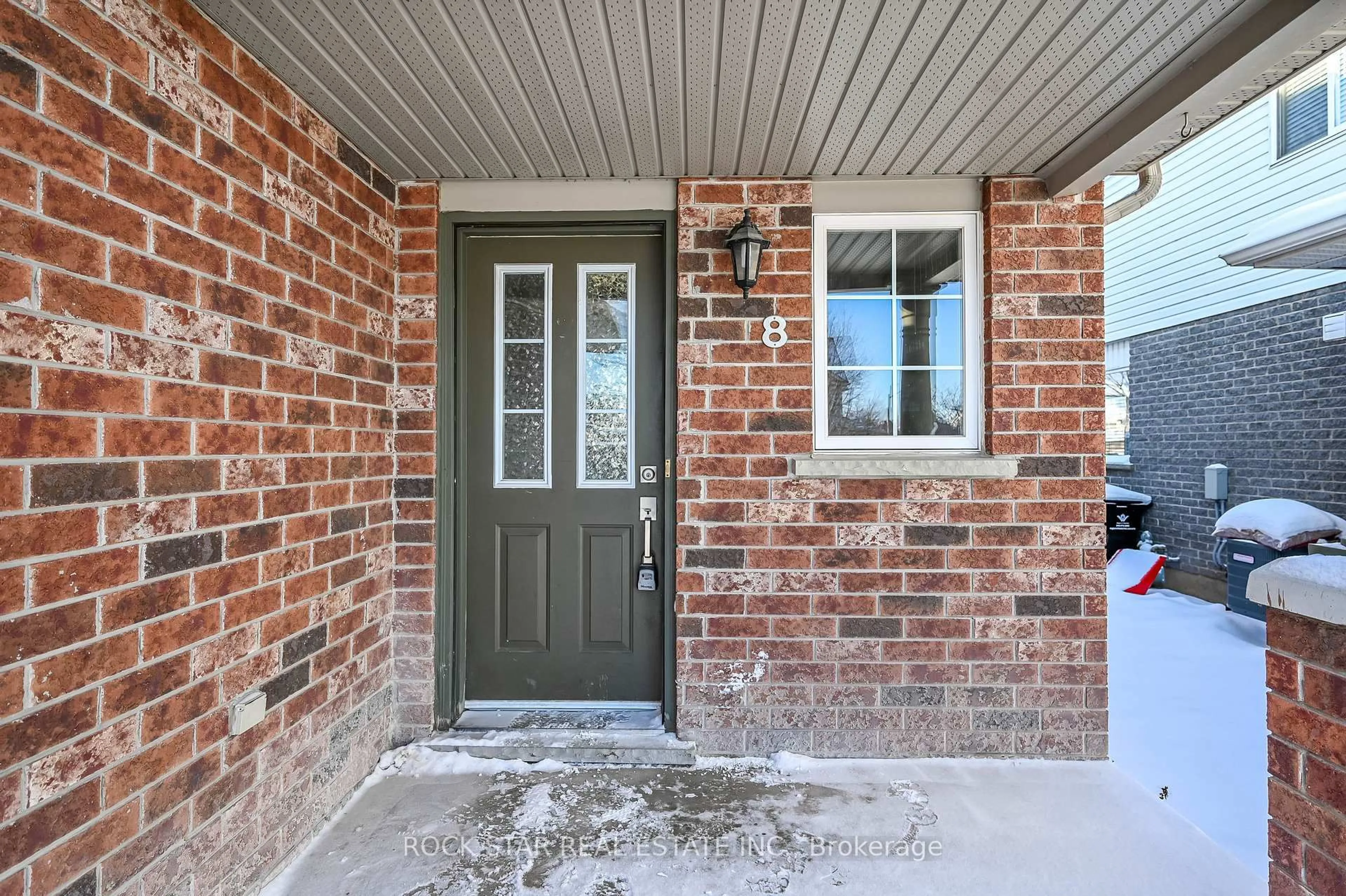 Indoor entryway for 8 Livingstone Cres, Cambridge Ontario N3H 5S7
