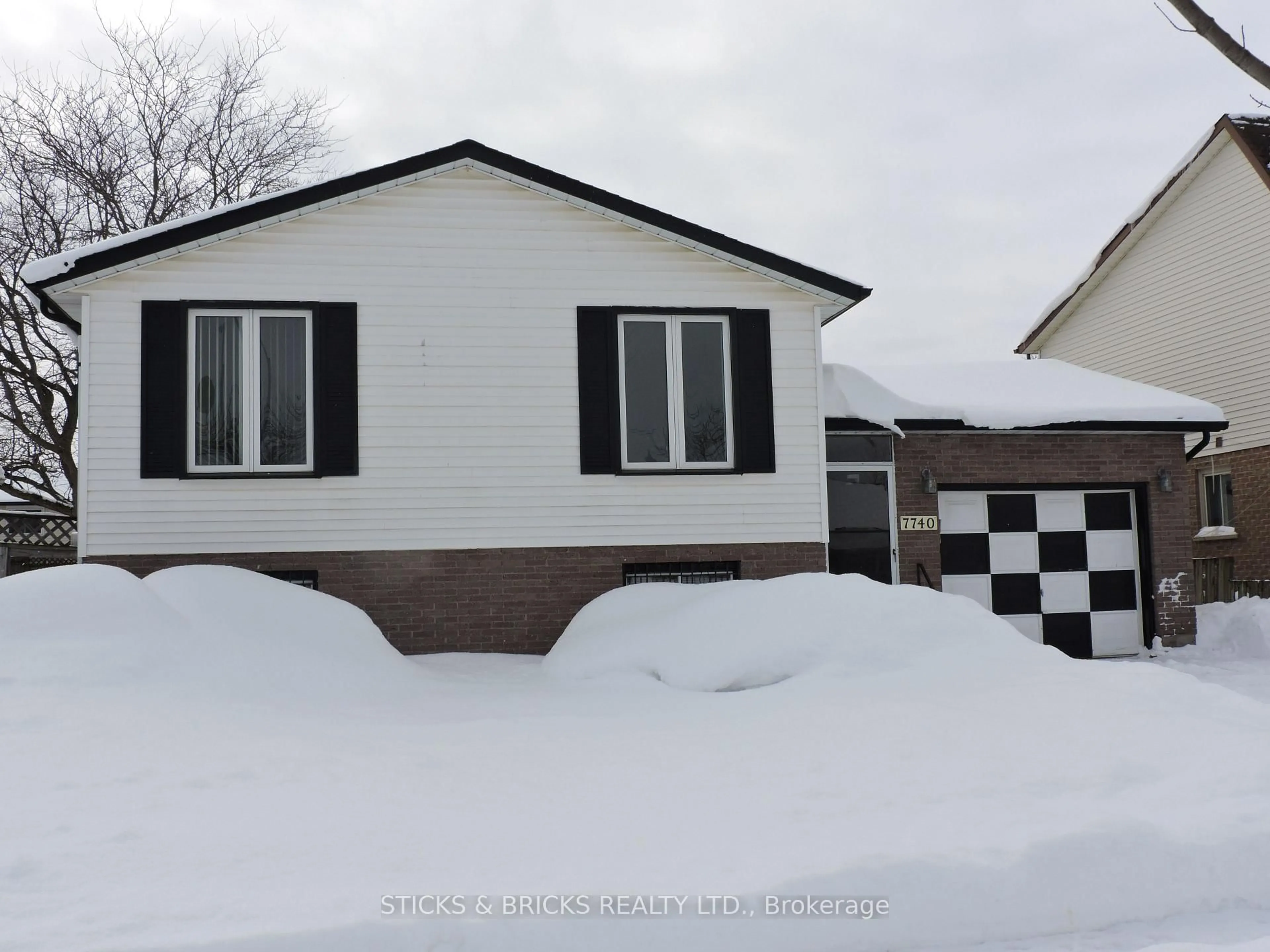 Unknown for 7740 Chorozy St, Niagara Falls Ontario L2H 2N9