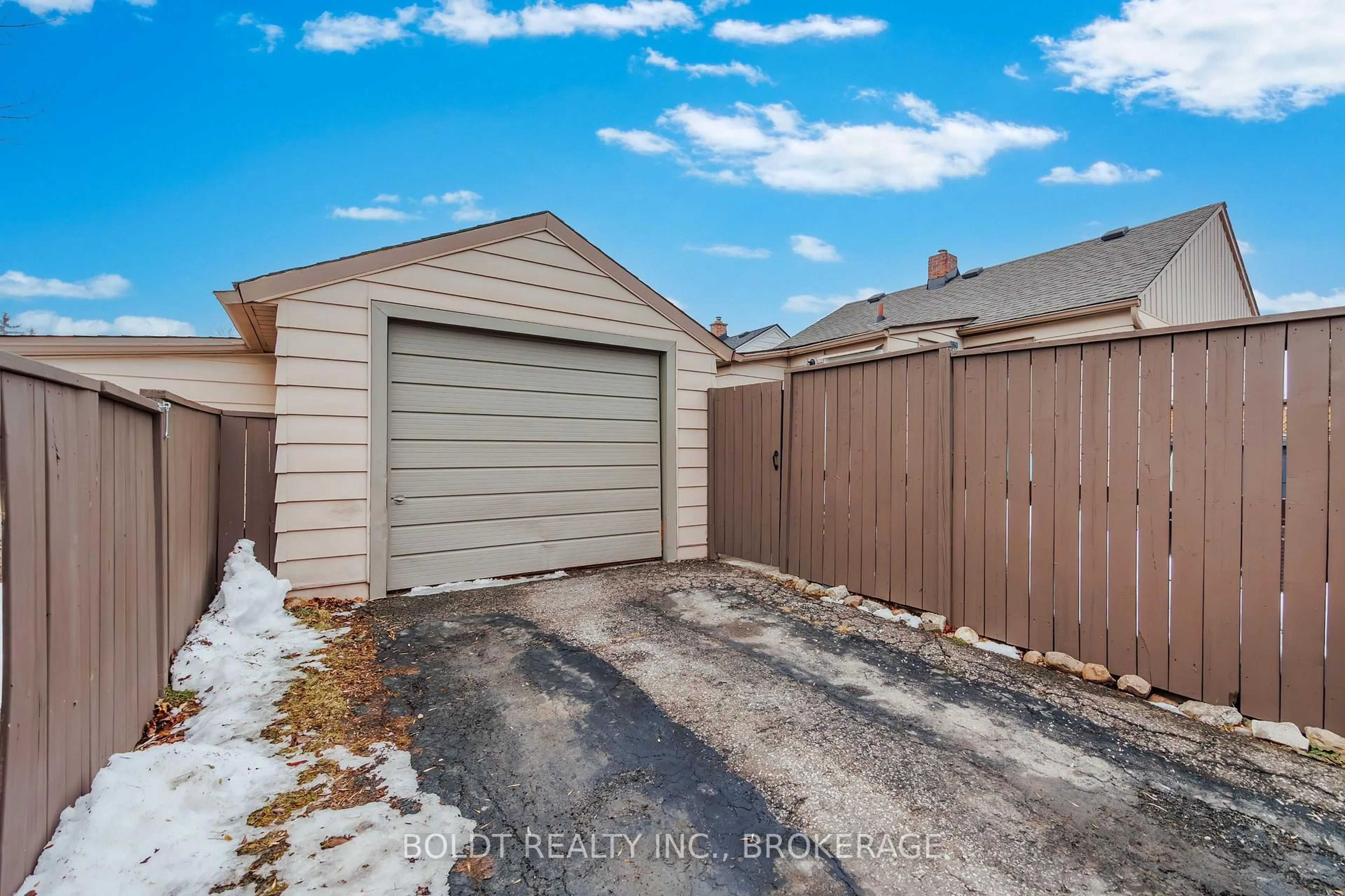 Unknown for 42 Barley Dr, St. Catharines Ontario L2P 2M5