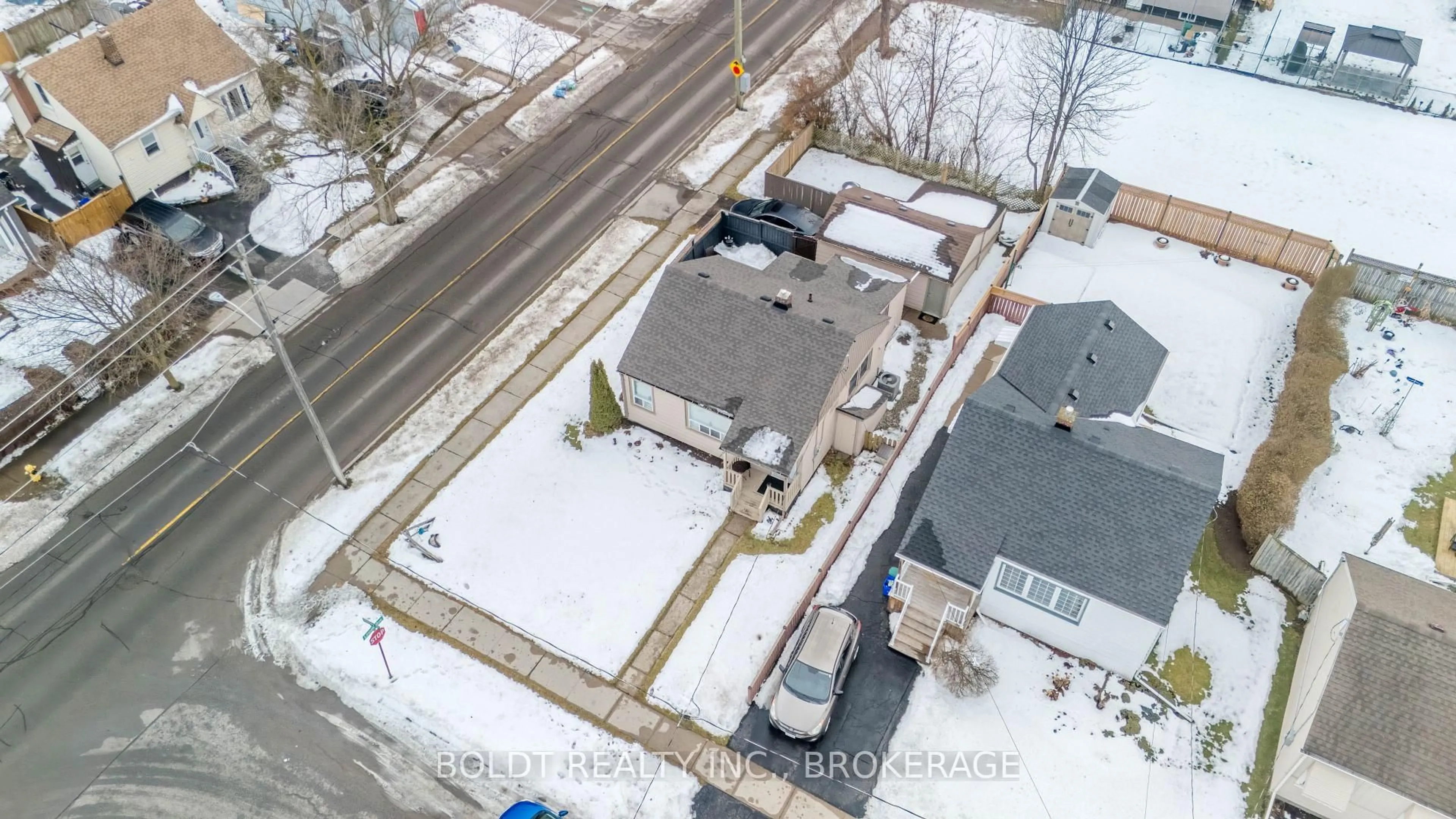A pic from outside/outdoor area/front of a property/back of a property/a pic from drone, street for 42 Barley Dr, St. Catharines Ontario L2P 2M5