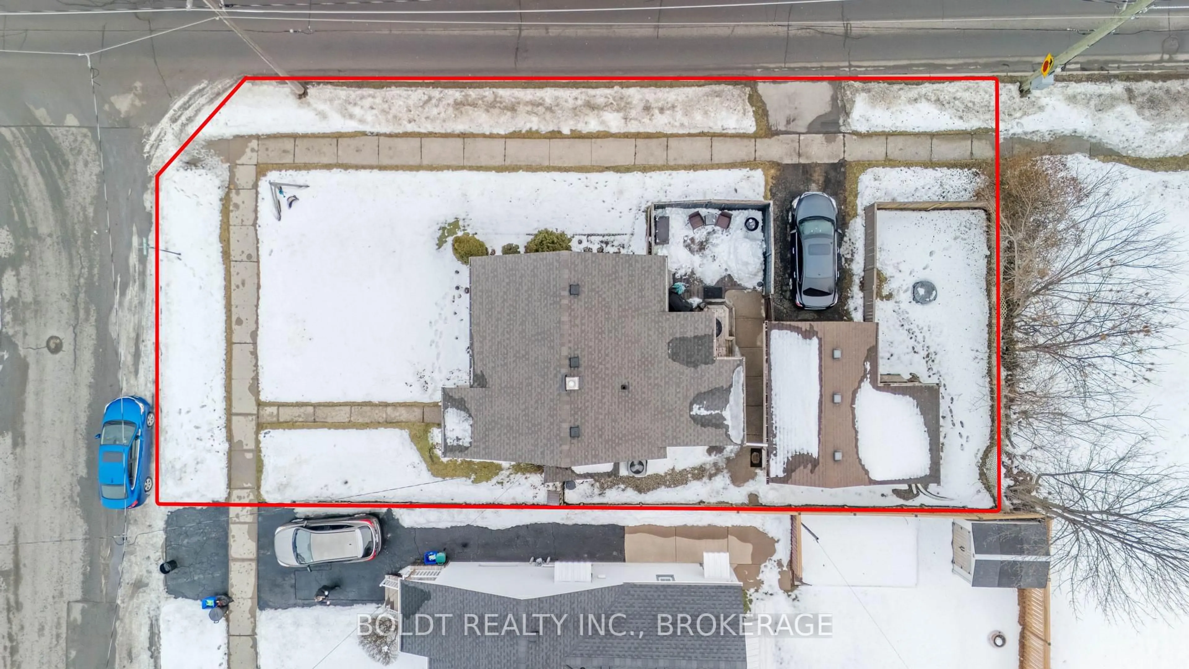 A pic from outside/outdoor area/front of a property/back of a property/a pic from drone, unknown for 42 Barley Dr, St. Catharines Ontario L2P 2M5