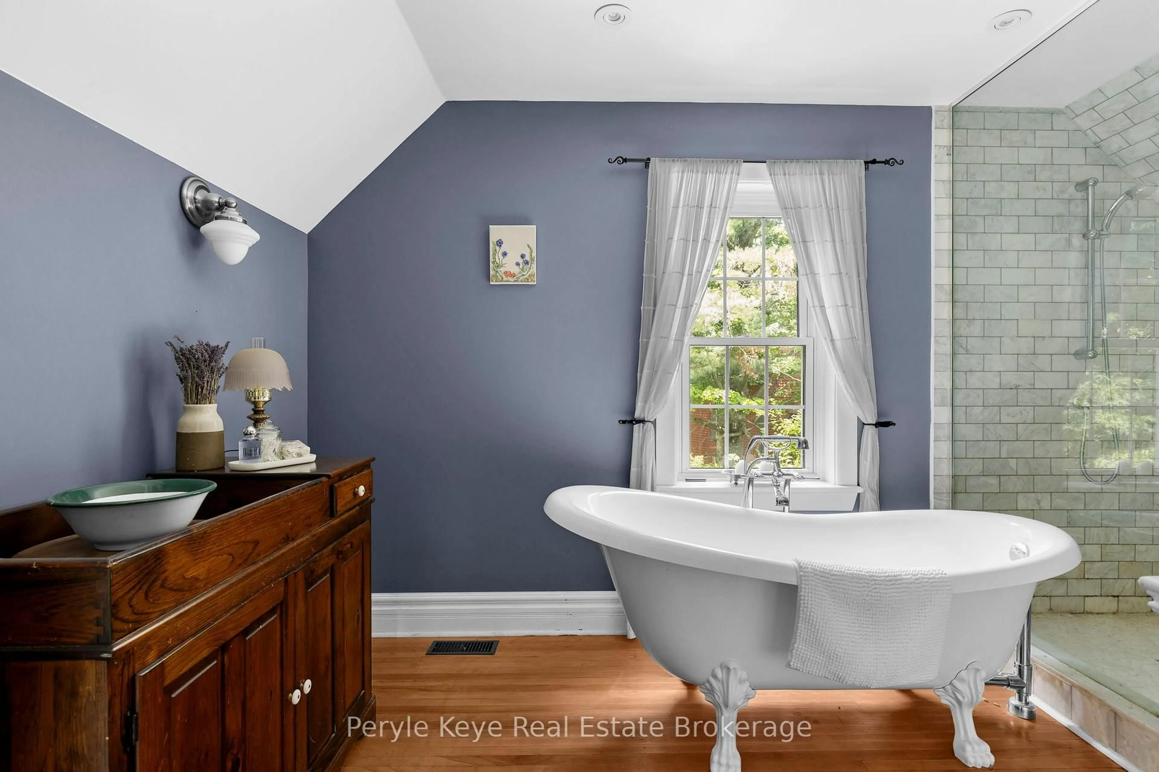 Contemporary bathroom, ceramic/tile floor for 9 King St, Bracebridge Ontario P1L 1H4