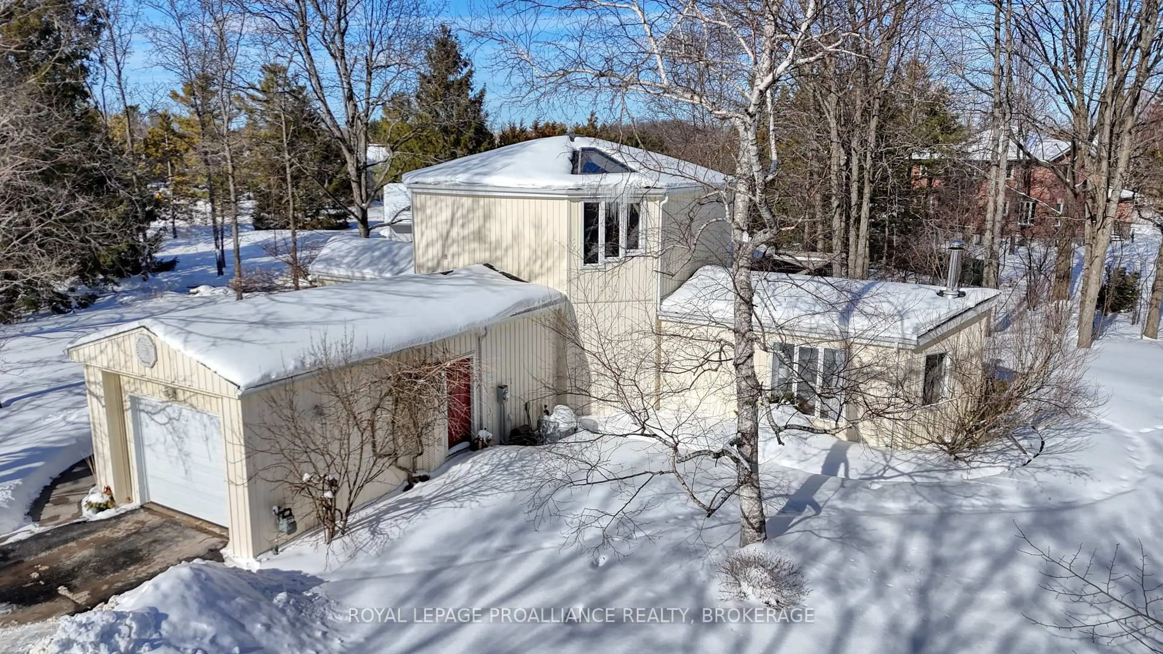 A pic from outside/outdoor area/front of a property/back of a property/a pic from drone, unknown for 5 Wilmot St, Kingston Ontario K7L 4V1