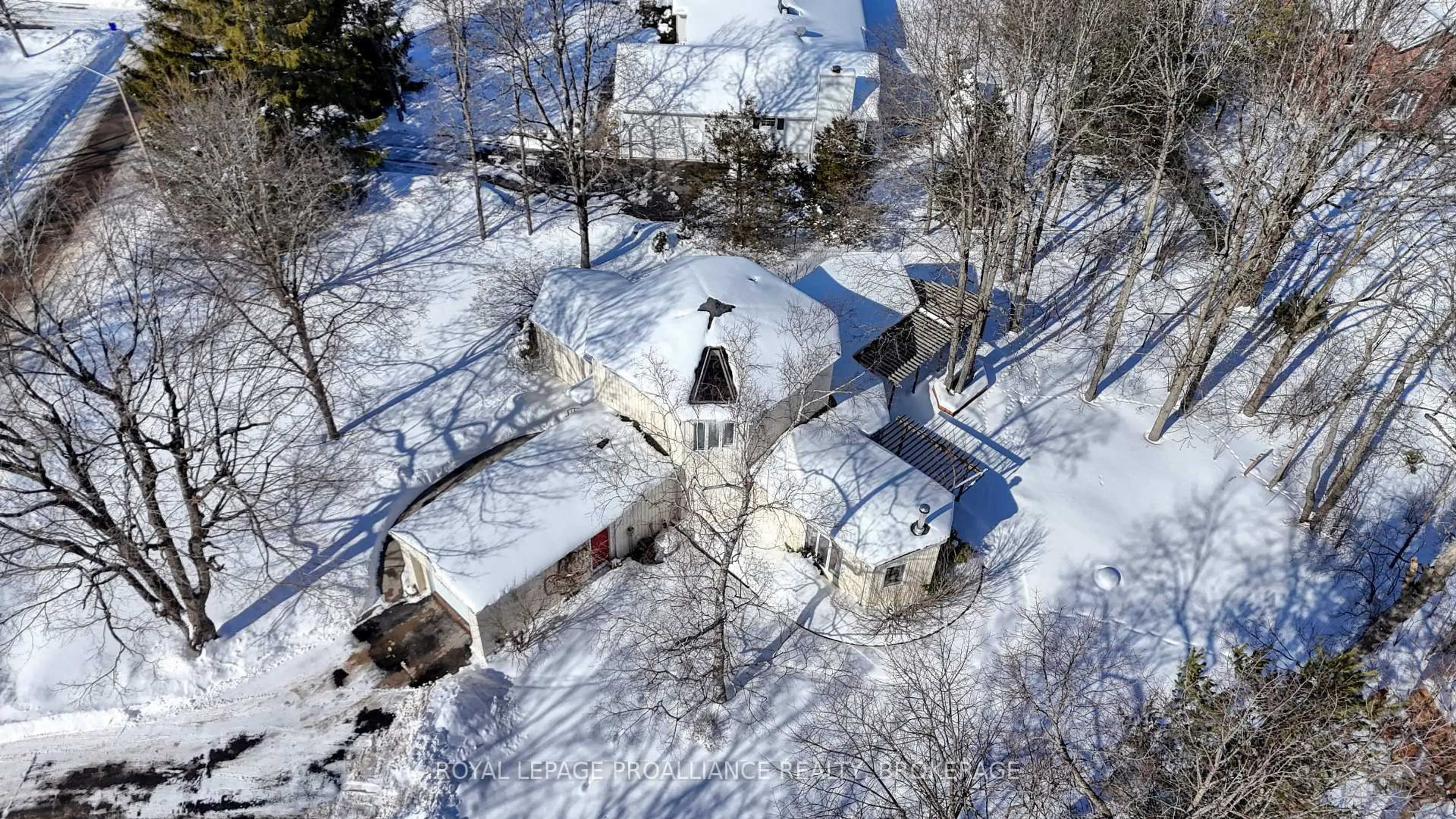 A pic from outside/outdoor area/front of a property/back of a property/a pic from drone, street for 5 Wilmot St, Kingston Ontario K7L 4V1