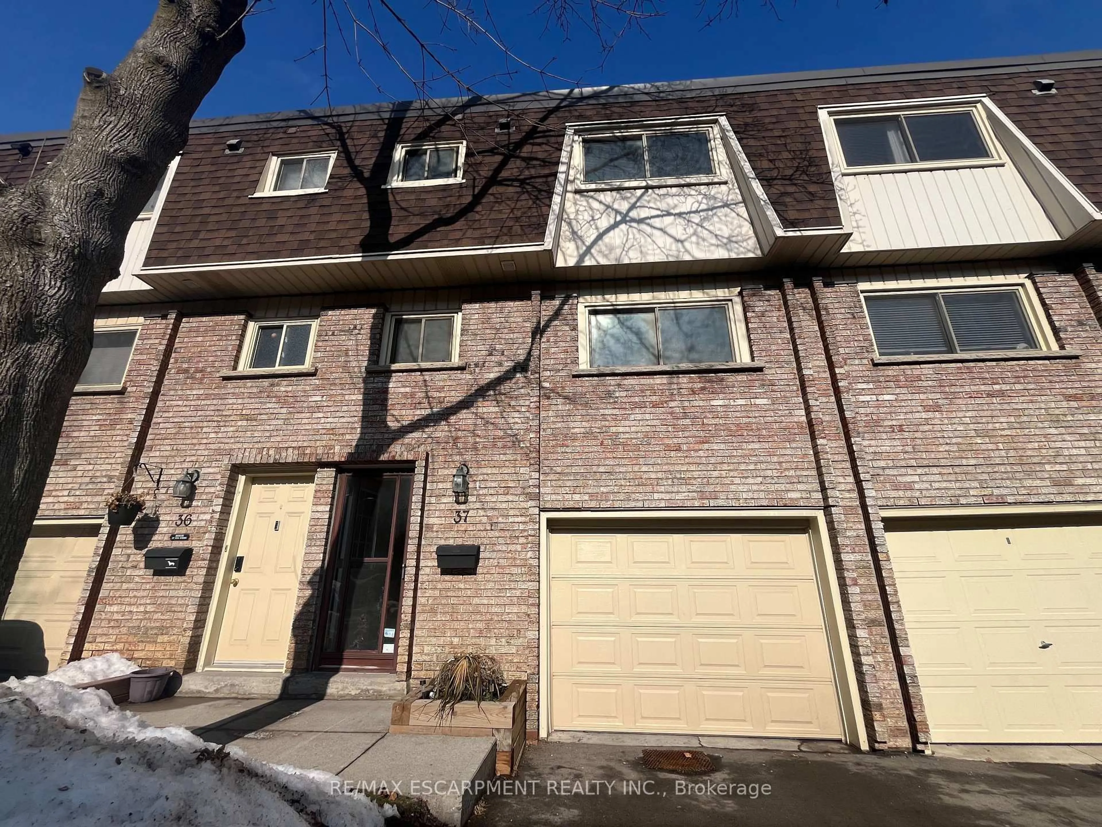 Unknown for 125 BONAVENTURE Dr #37, Hamilton Ontario L9C 5Y5