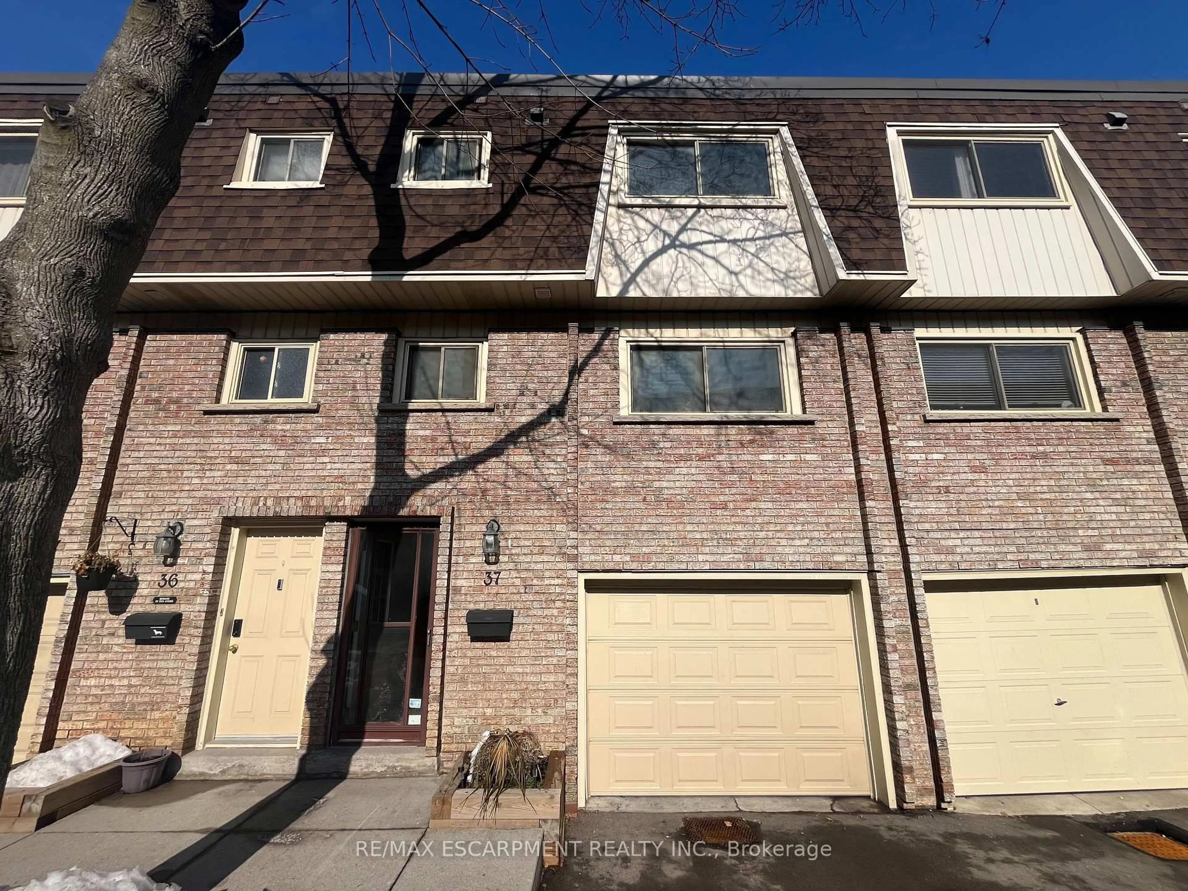 Unknown for 125 BONAVENTURE Dr #37, Hamilton Ontario L9C 5Y5