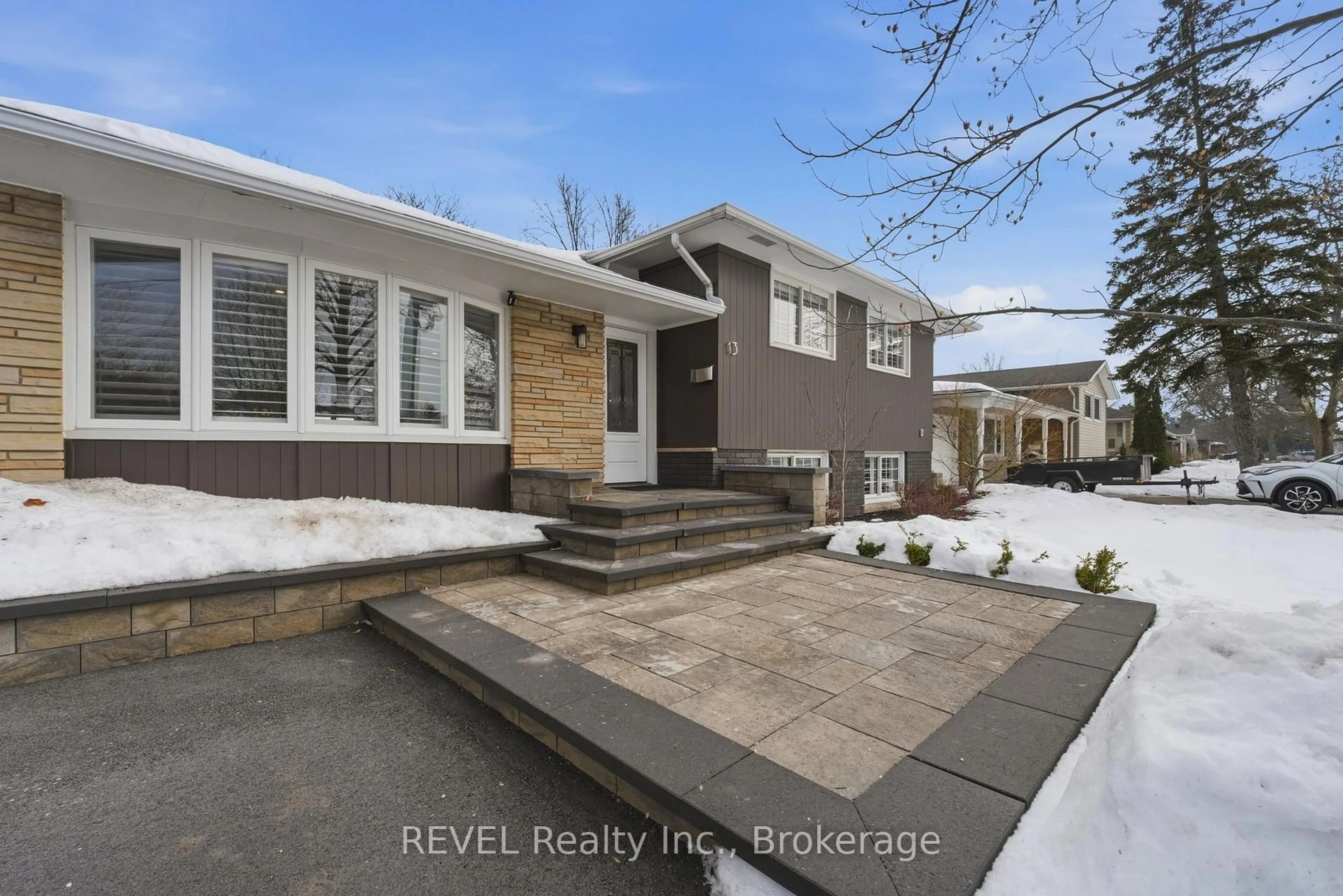 Home with vinyl exterior material, street for 13 Crestcombe Rd, St. Catharines Ontario L2S 2J5