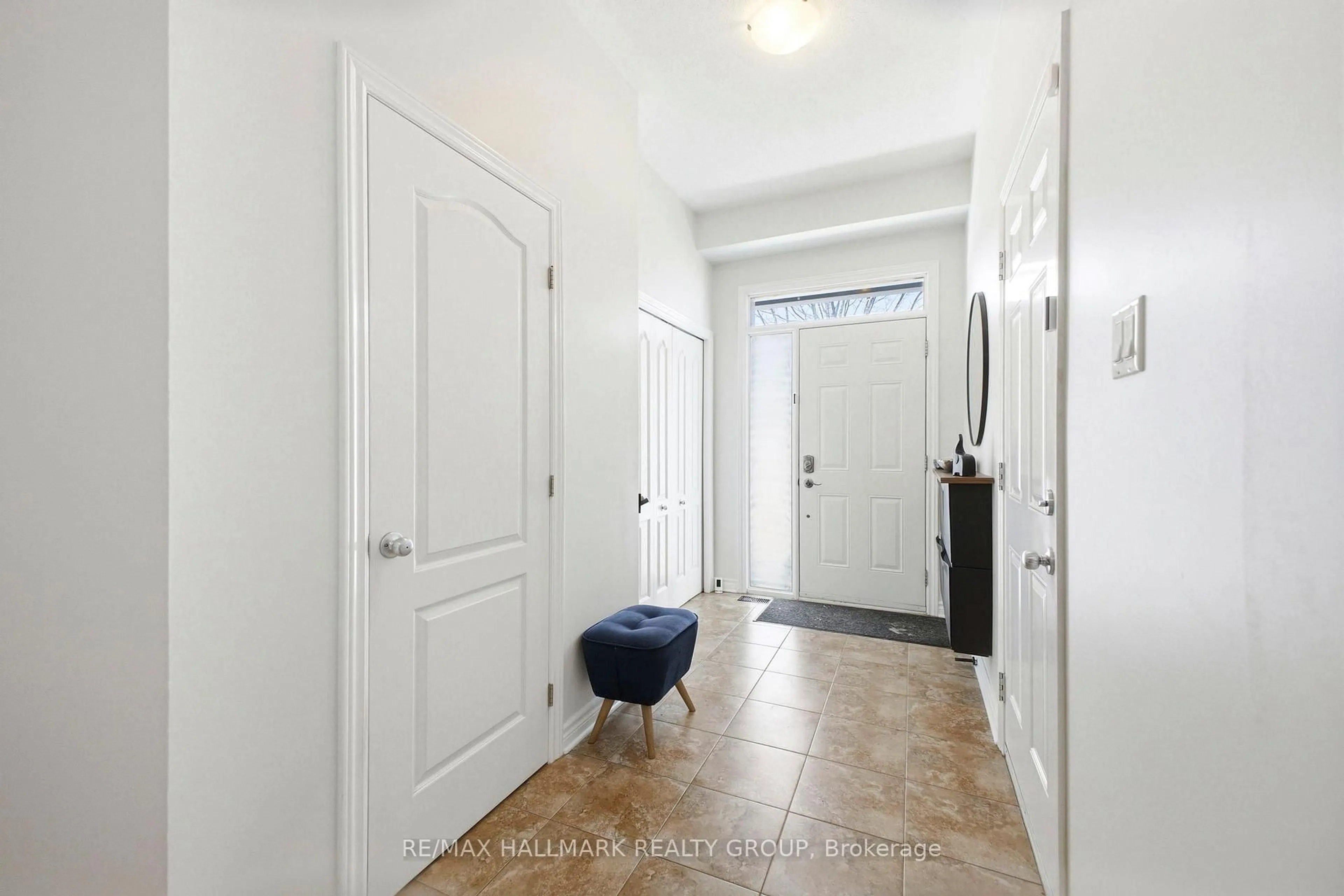 Indoor entryway for 355 Widgeon Way, Ottawa Ontario K1T 0G1