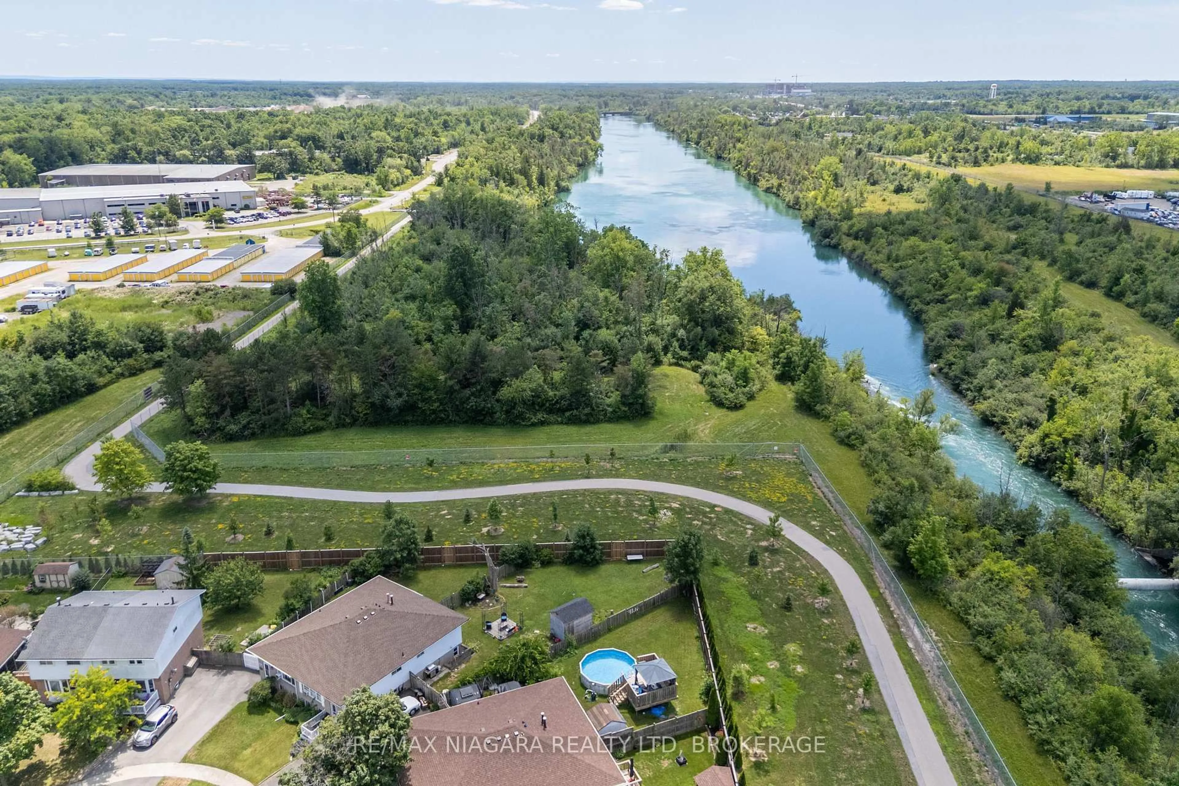 A pic from outside/outdoor area/front of a property/back of a property/a pic from drone, water/lake/river/ocean view for 7709 Ronnie Cres, Niagara Falls Ontario L2G 7M1
