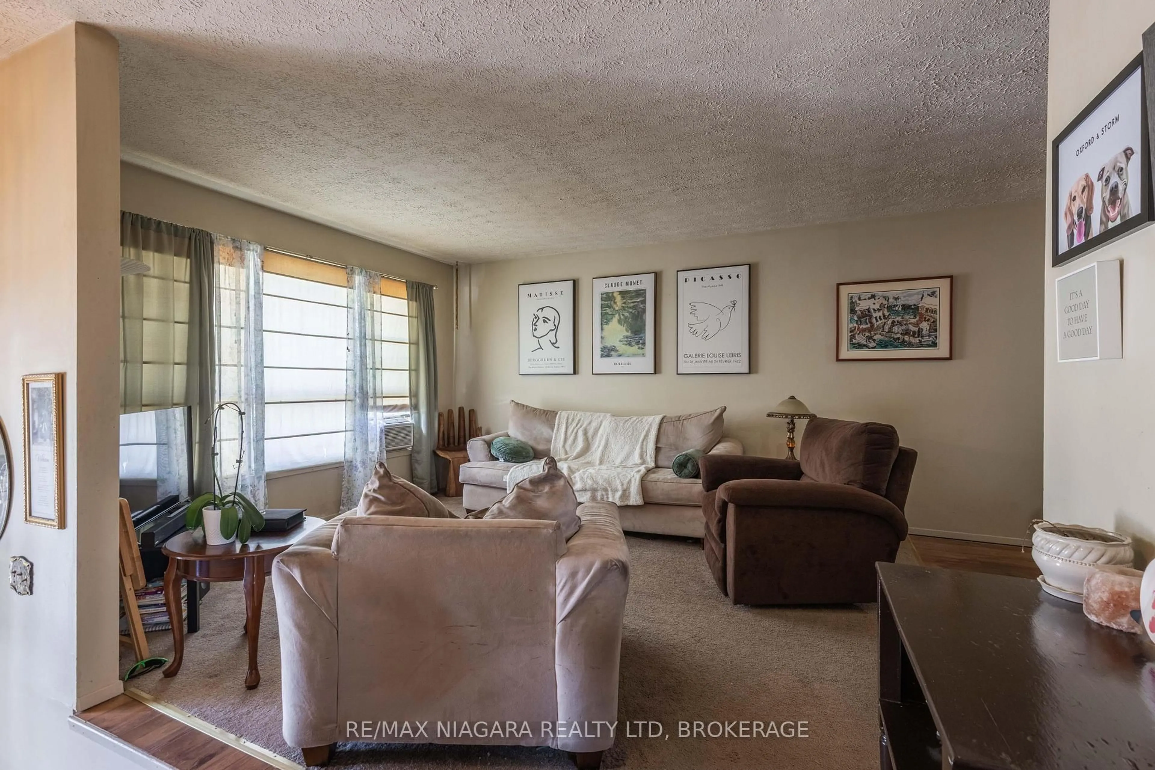 Living room with furniture, unknown for 7709 Ronnie Cres, Niagara Falls Ontario L2G 7M1