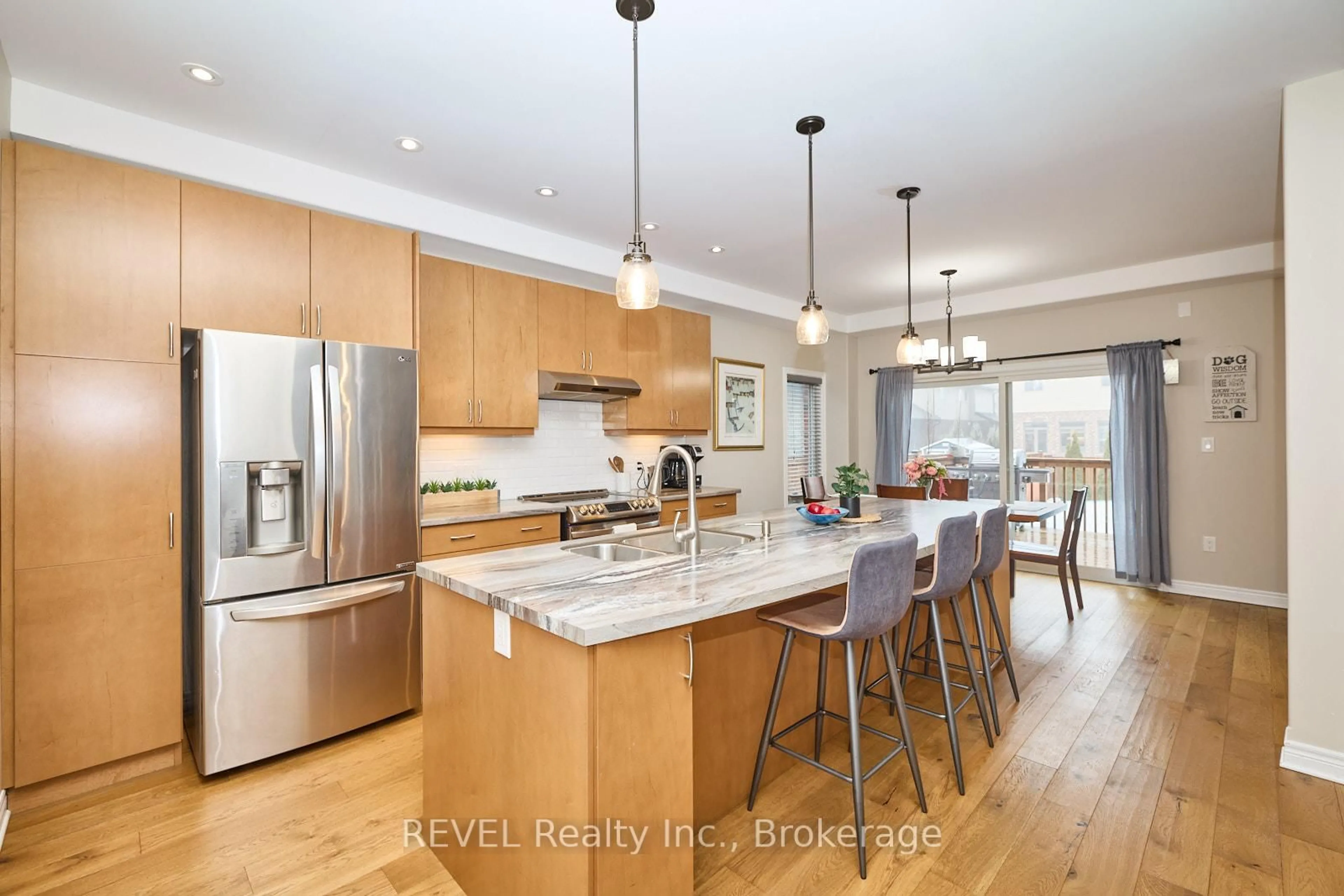 Open concept kitchen, wood/laminate floor for 18 BREWERTON Blvd, Pelham Ontario L0S 1E5