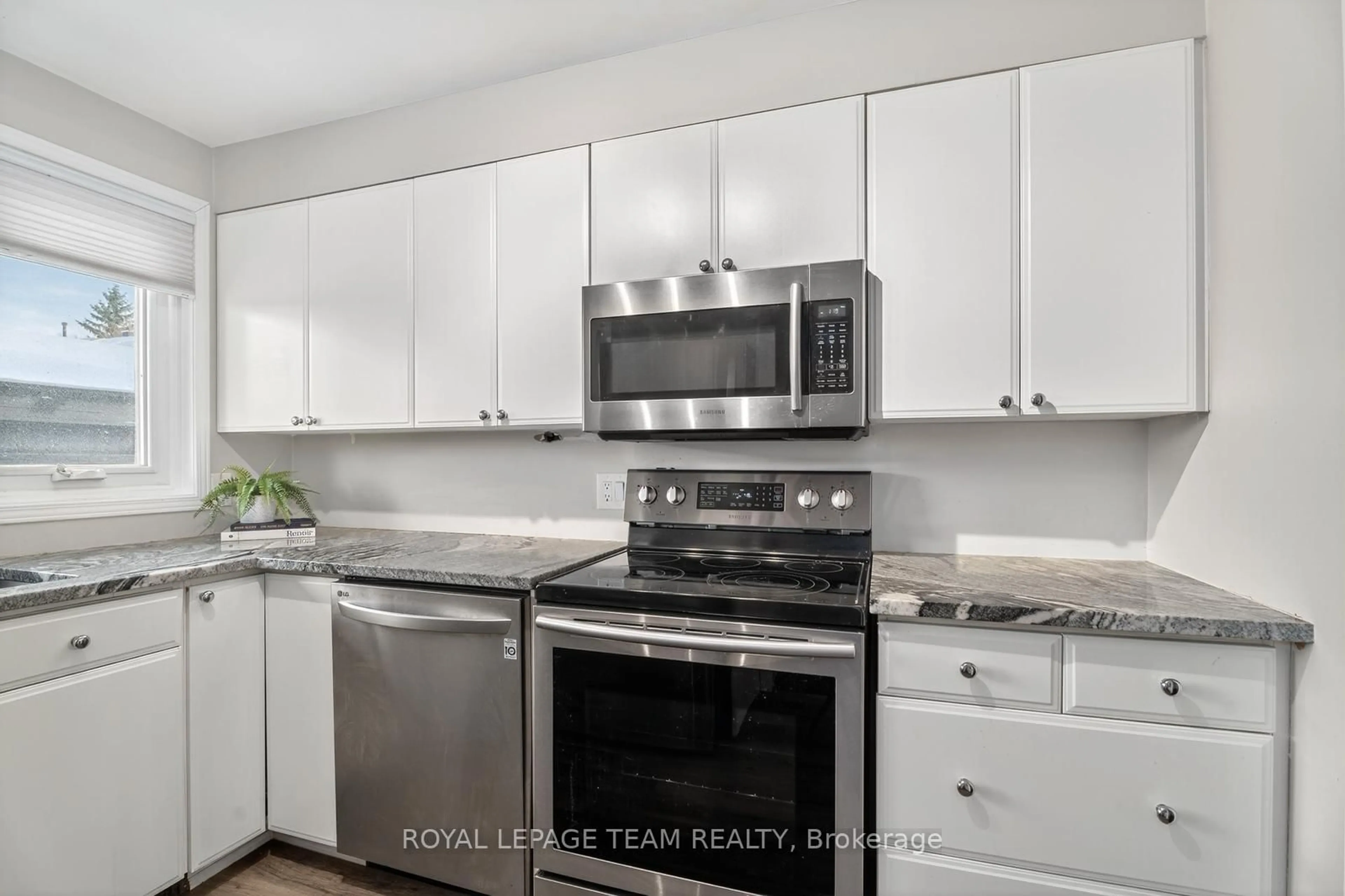 Standard kitchen, unknown for 290 Cathcart St #10, Ottawa Ontario K1N 5C4