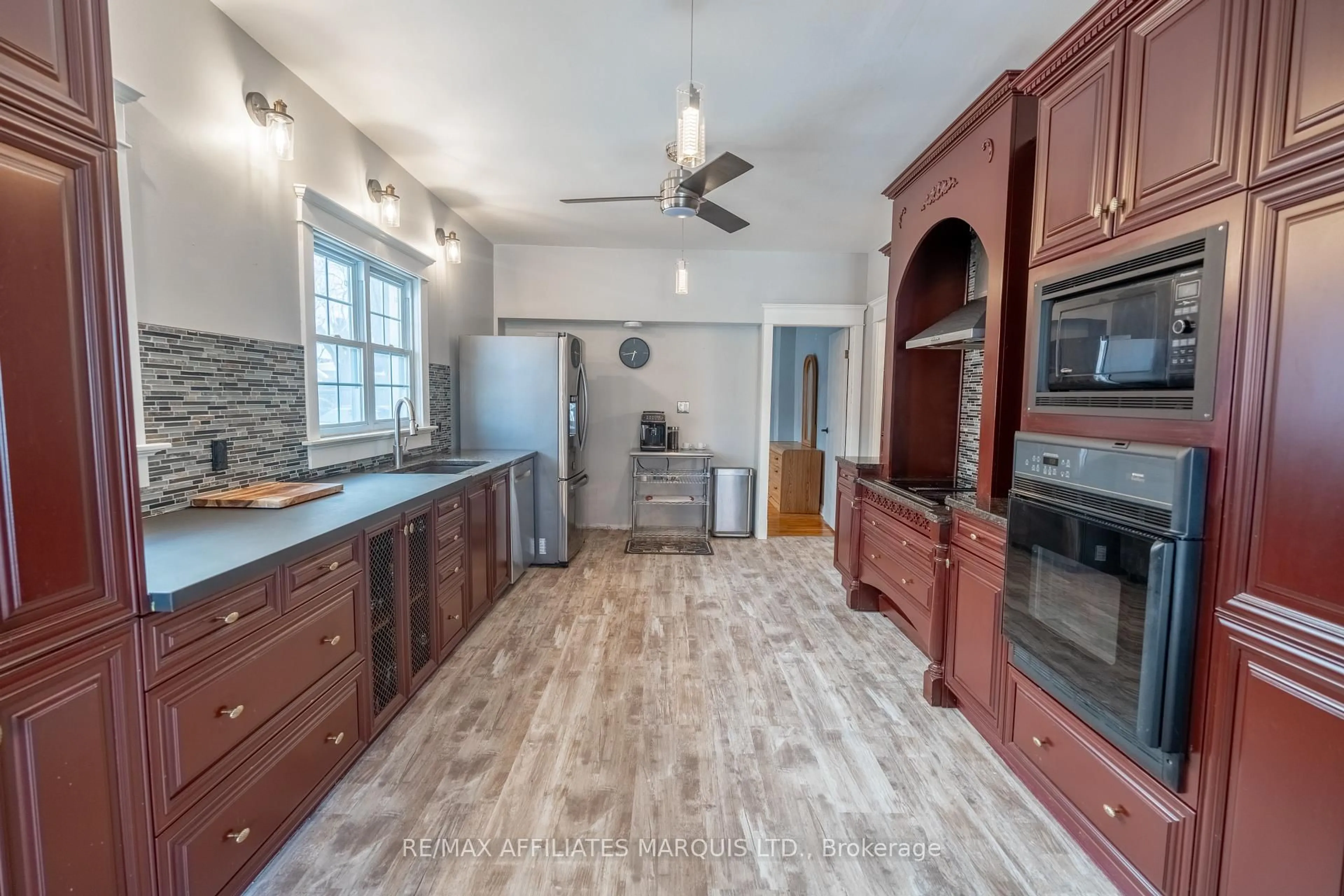 Open concept kitchen, unknown for 127 Marlborough St, Cornwall Ontario K6H 4A1