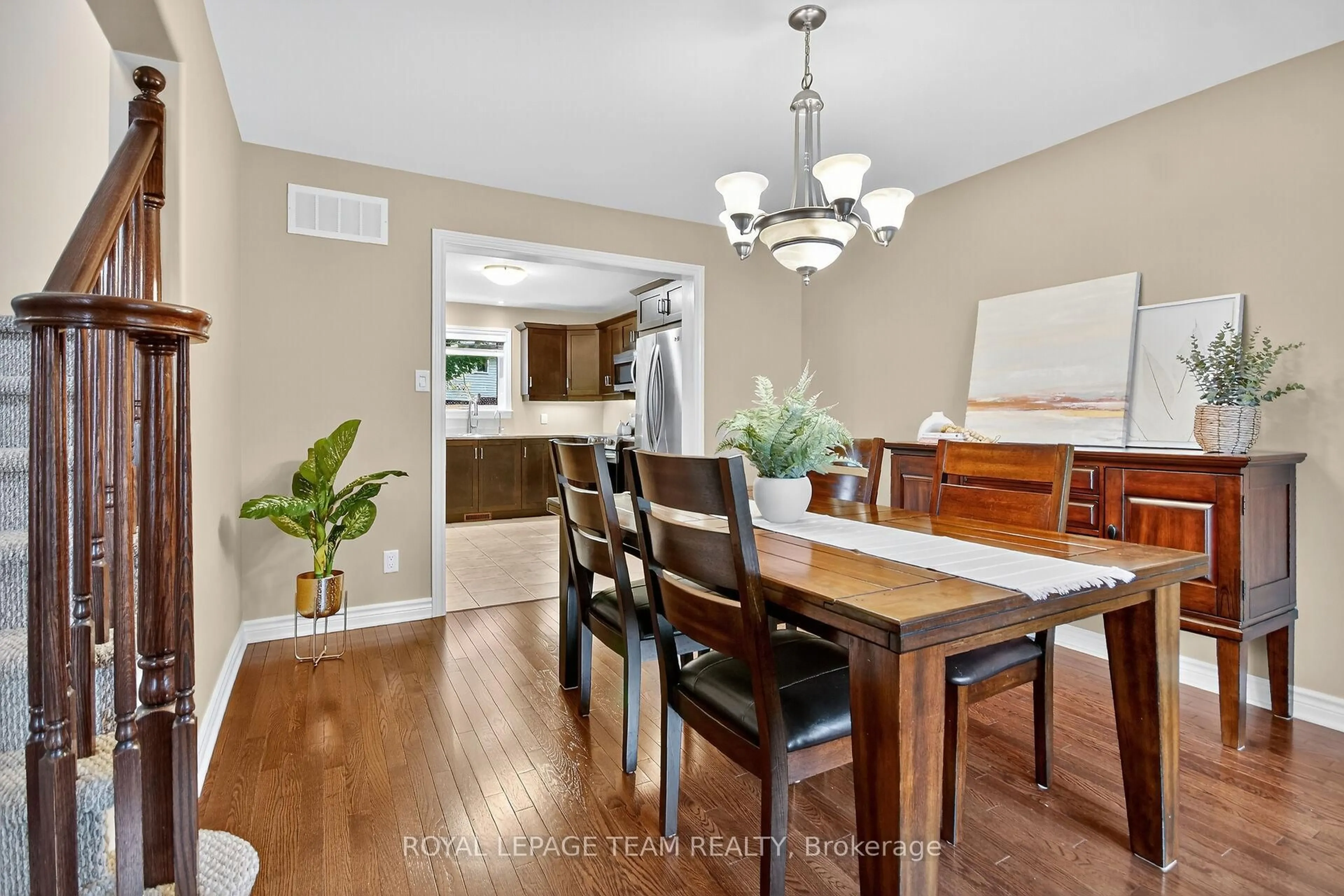 Dining room, wood/laminate floor for 124 Comba Dr, Carleton Place Ontario K7C 4V7
