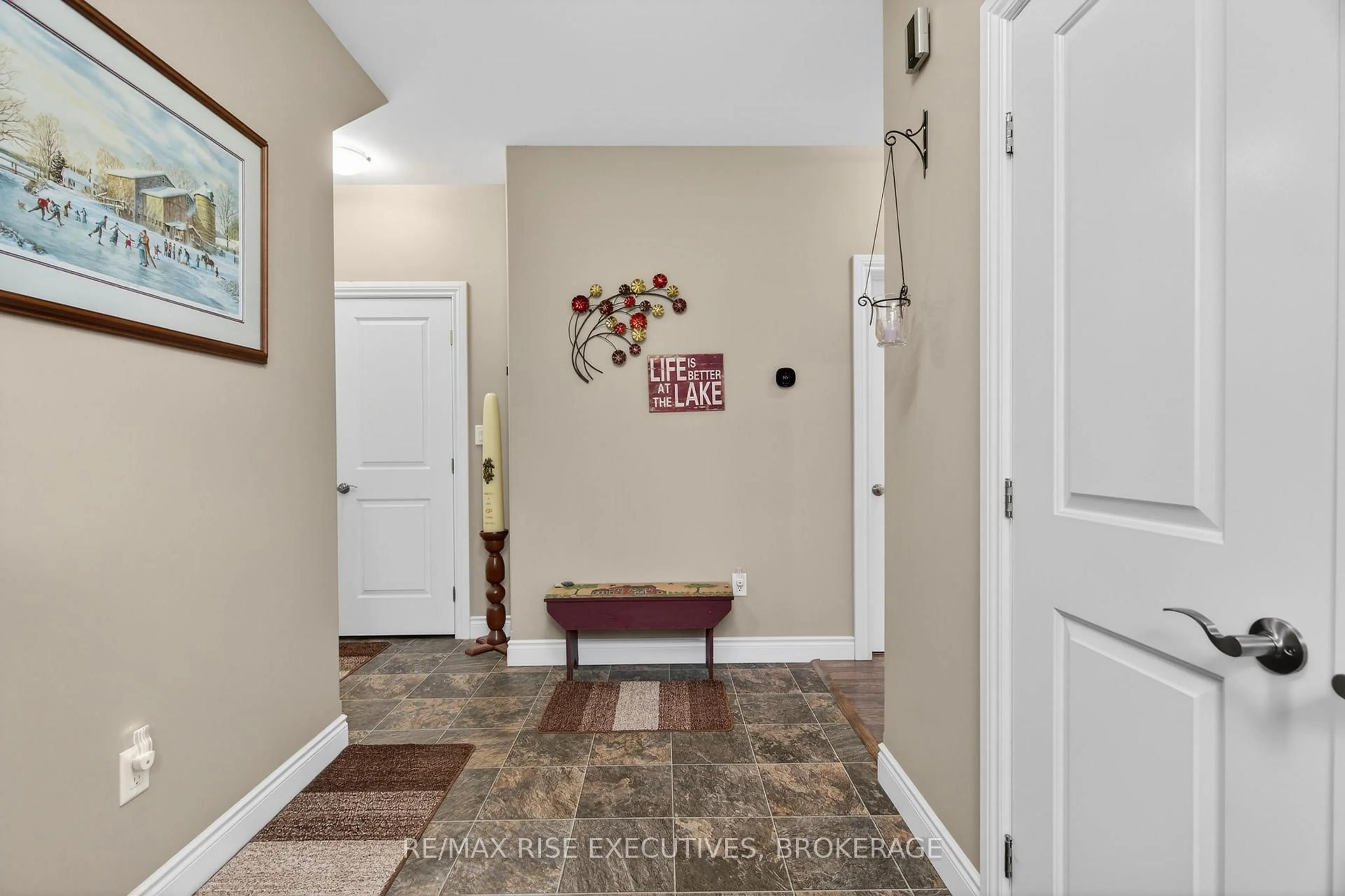 Indoor entryway for 4646 Stair Step Lane, Battersea Ontario K0H 1H0