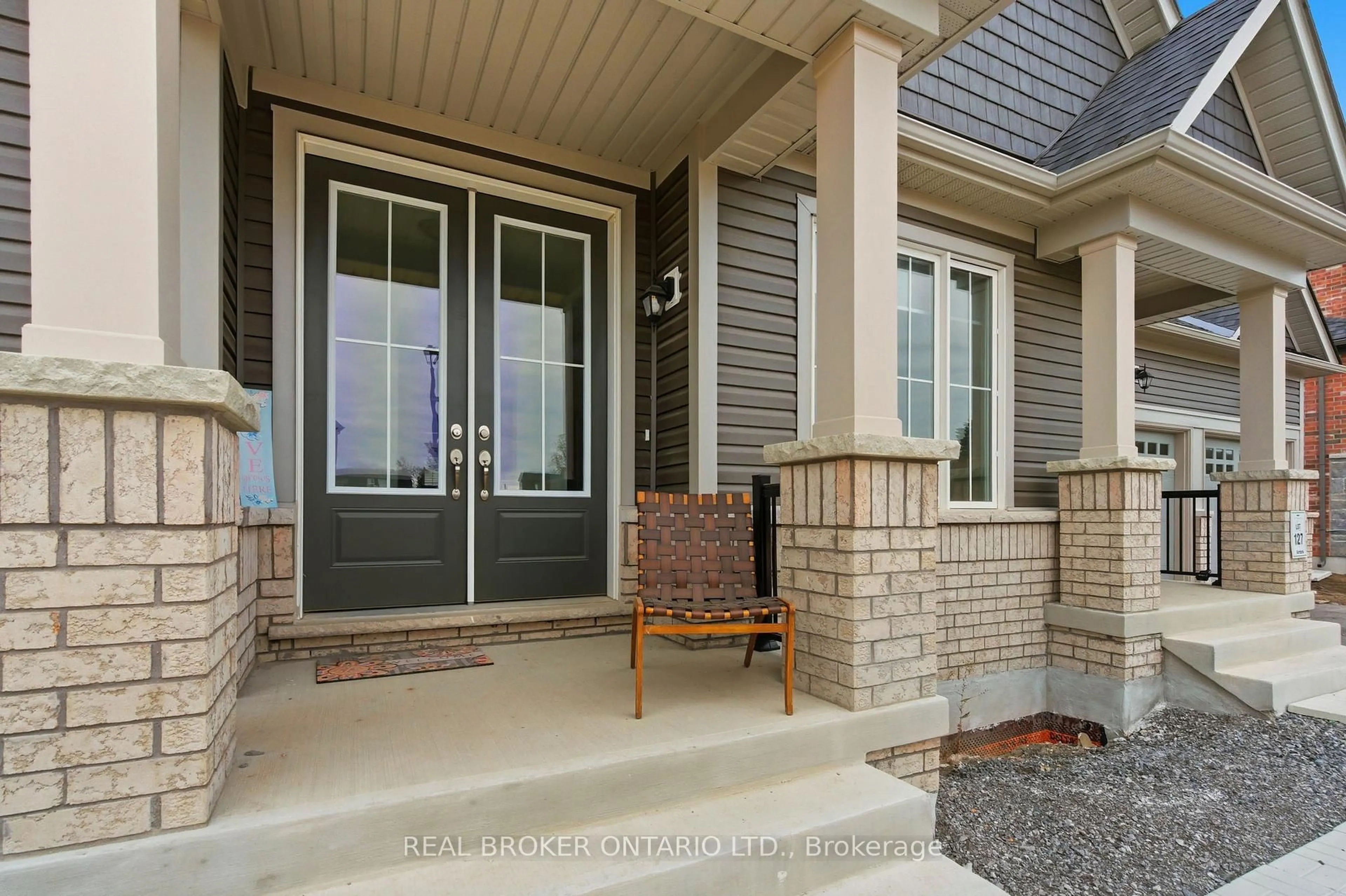 Indoor entryway for 26 Autumn Frost Rd, Otonabee-South Monaghan Ontario K9J 0K7