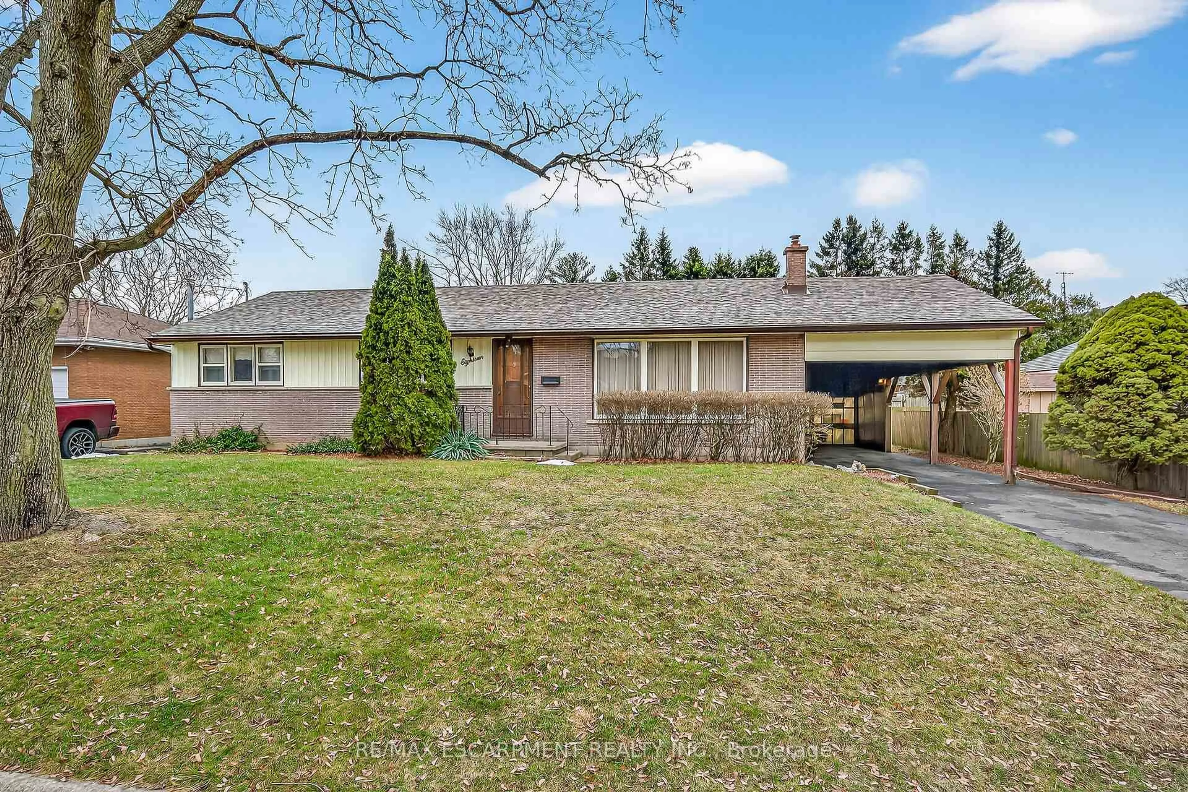 Unknown for 18 Charles St, Norfolk Ontario N3Y 1Z6