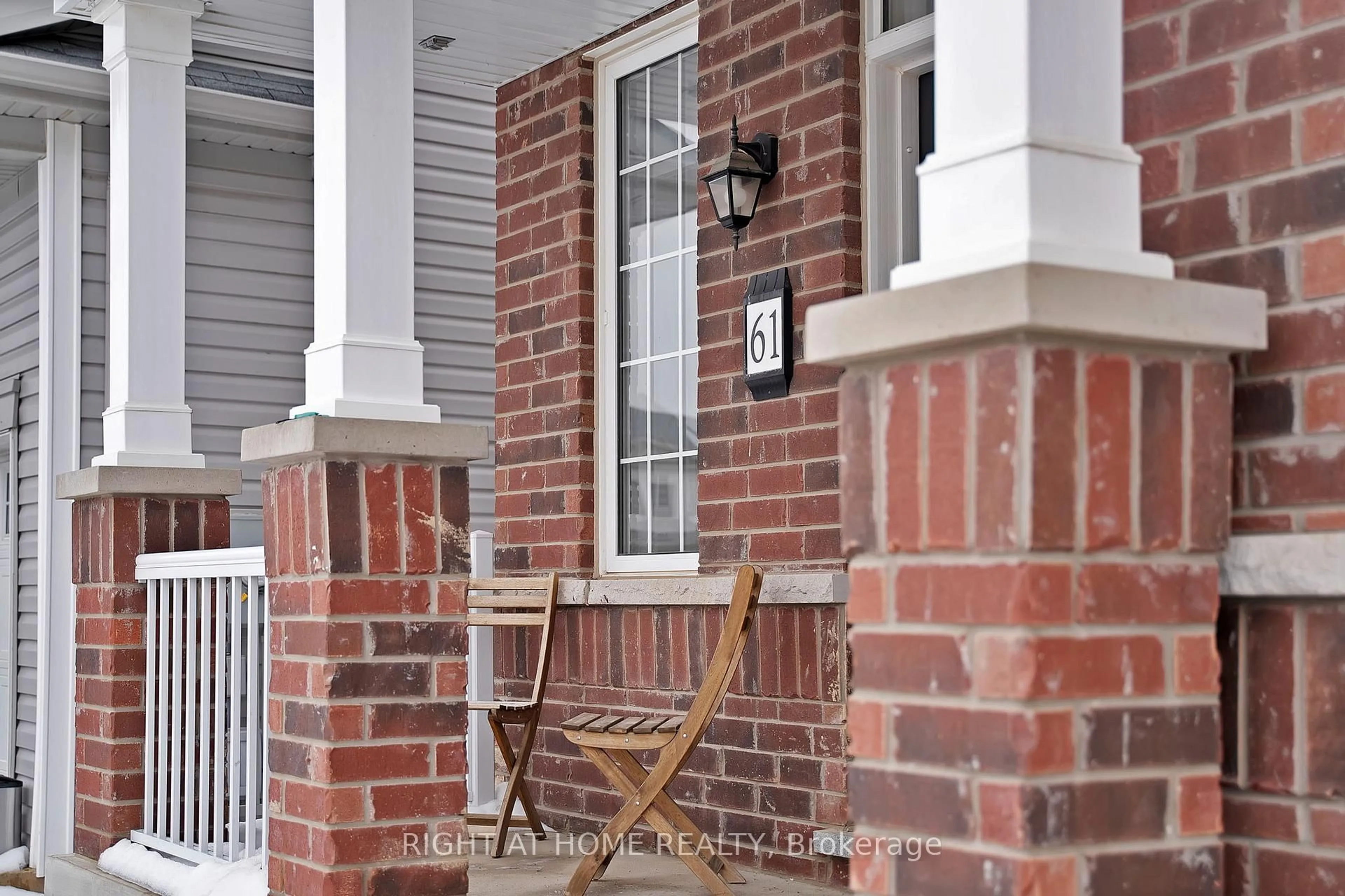 Patio, street for 61 Alexandra Dr, Thorold Ontario L3B 0G3