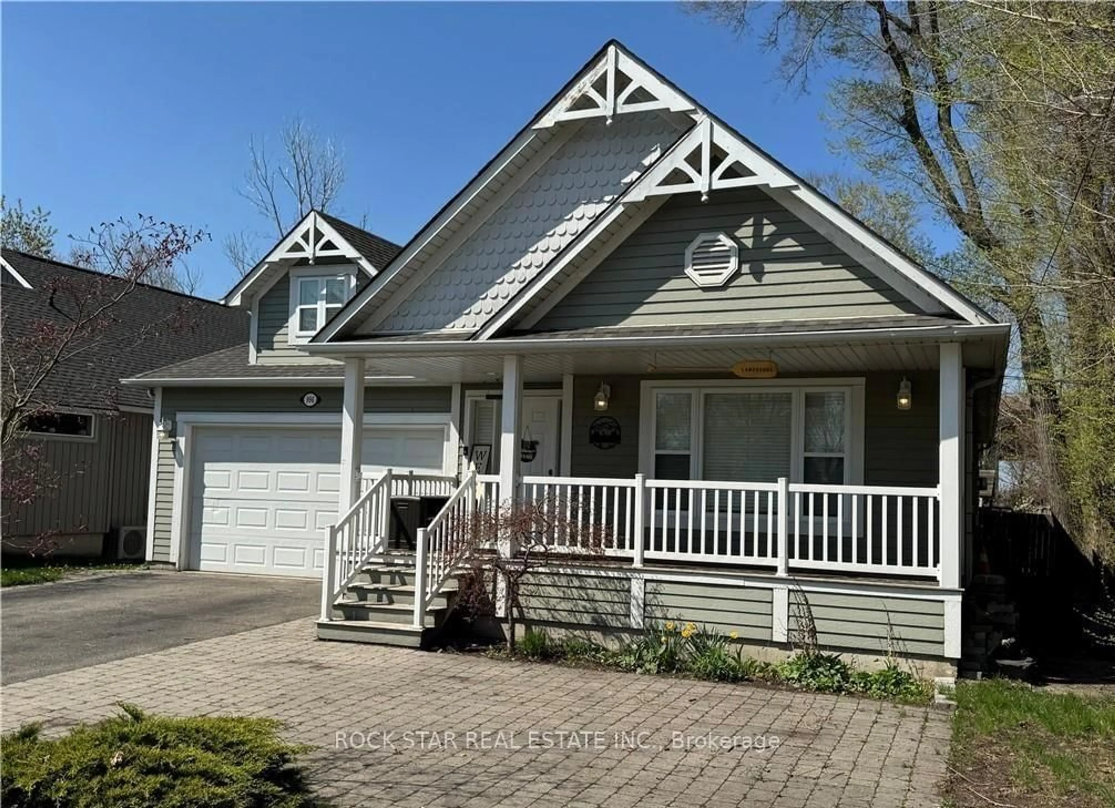 Home with vinyl exterior material, street for 996 BEACH Blvd, Hamilton Ontario L8H 6Z4