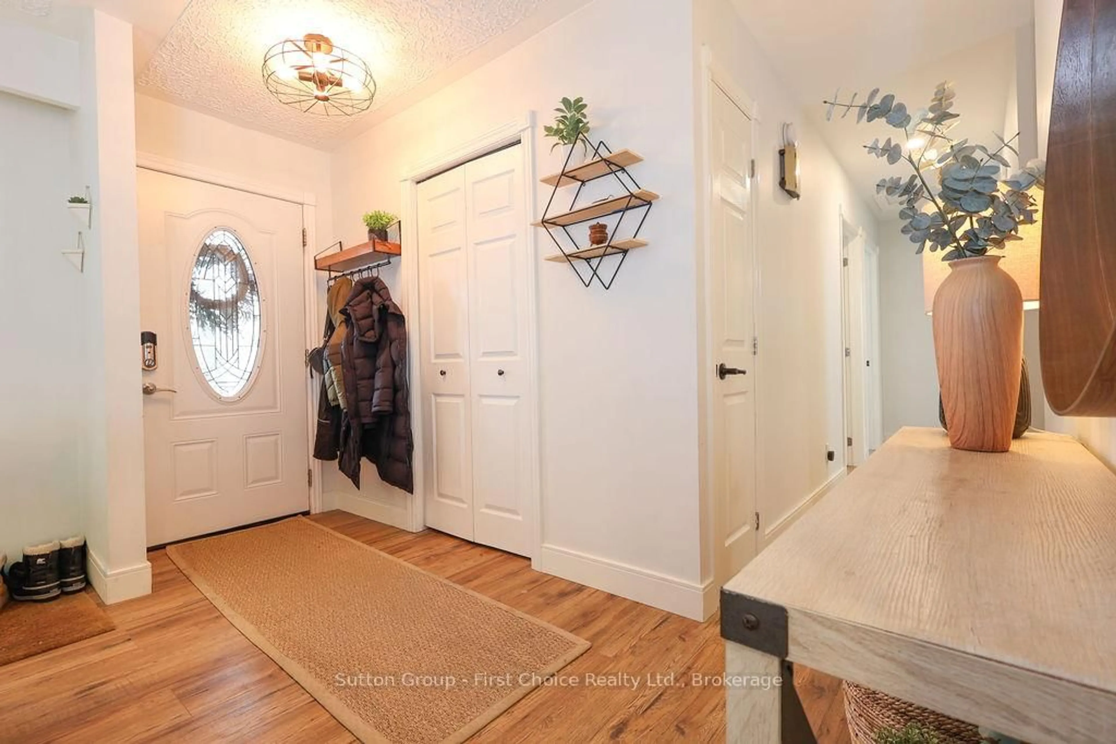Indoor entryway for 151 Bedford Dr, Stratford Ontario N5A 5J7