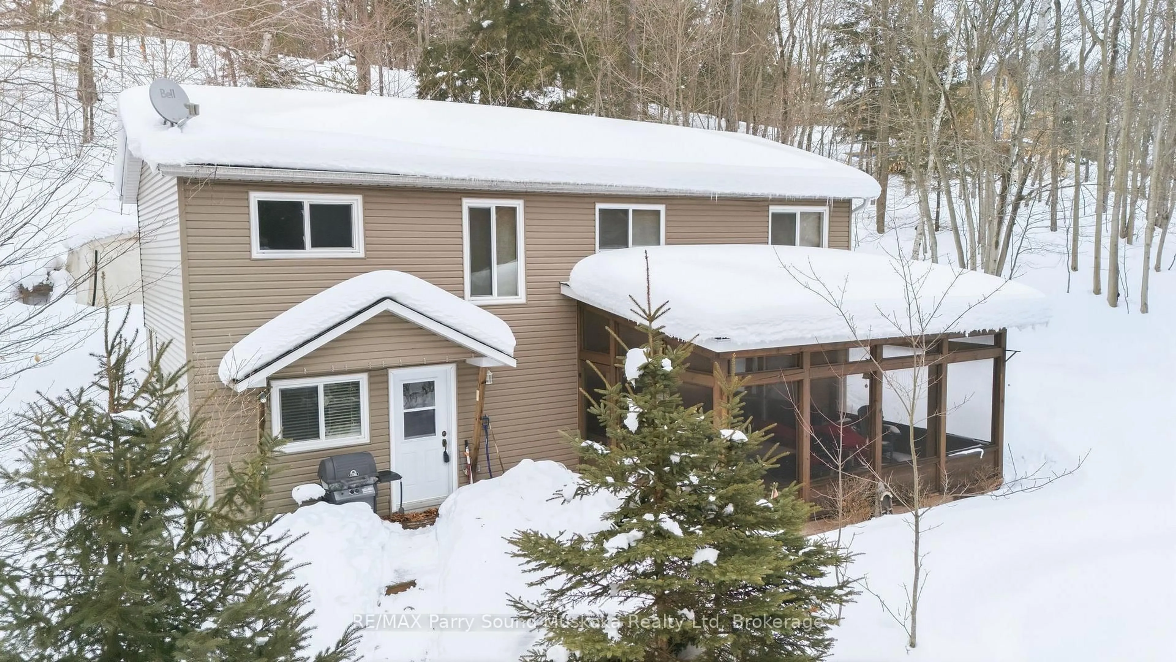 A pic from outside/outdoor area/front of a property/back of a property/a pic from drone, mountain view for 17 Indian Grove Rd, Carling Ontario P0G 1G0