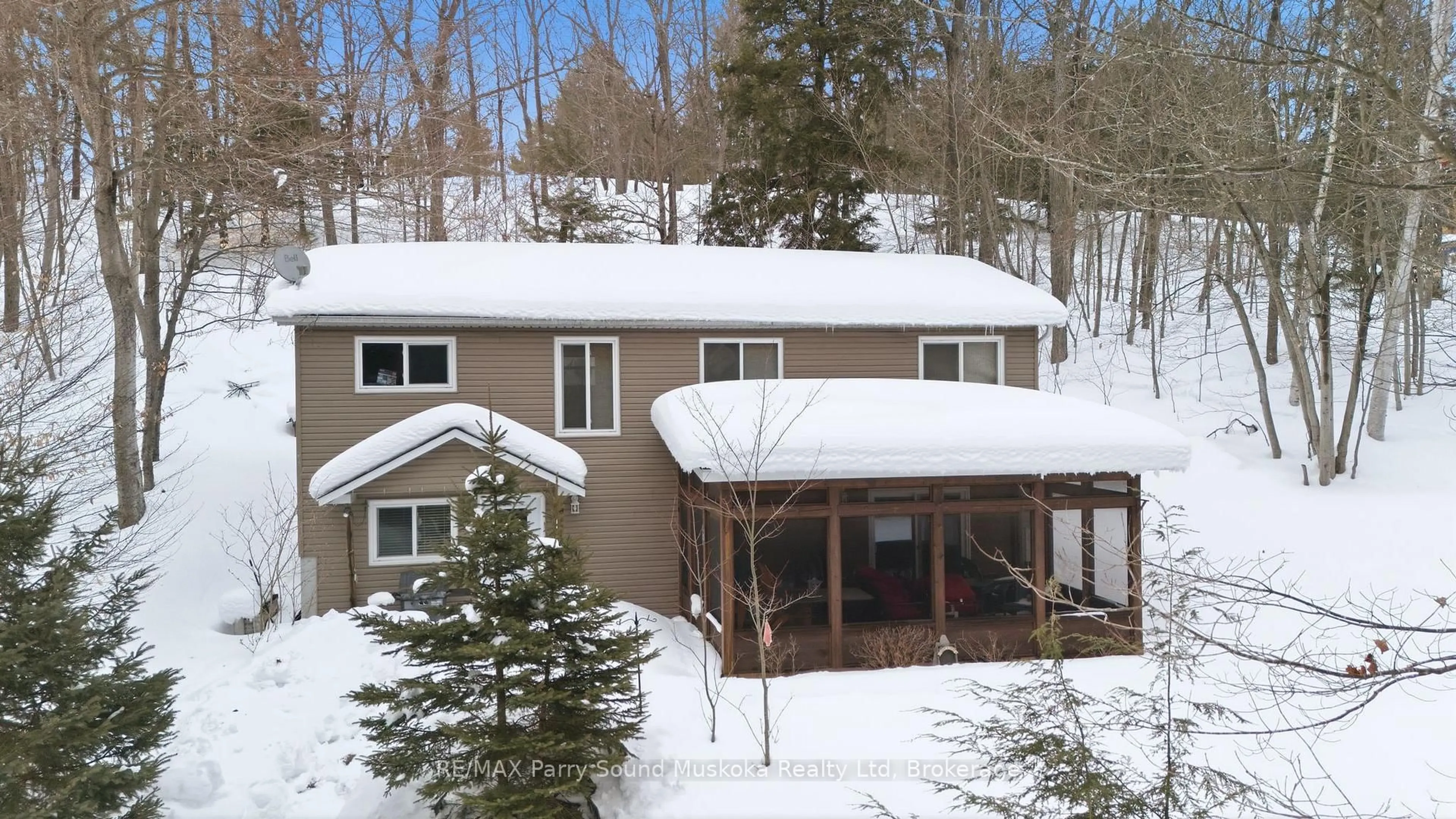 A pic from outside/outdoor area/front of a property/back of a property/a pic from drone, mountain view for 17 Indian Grove Rd, Carling Ontario P0G 1G0