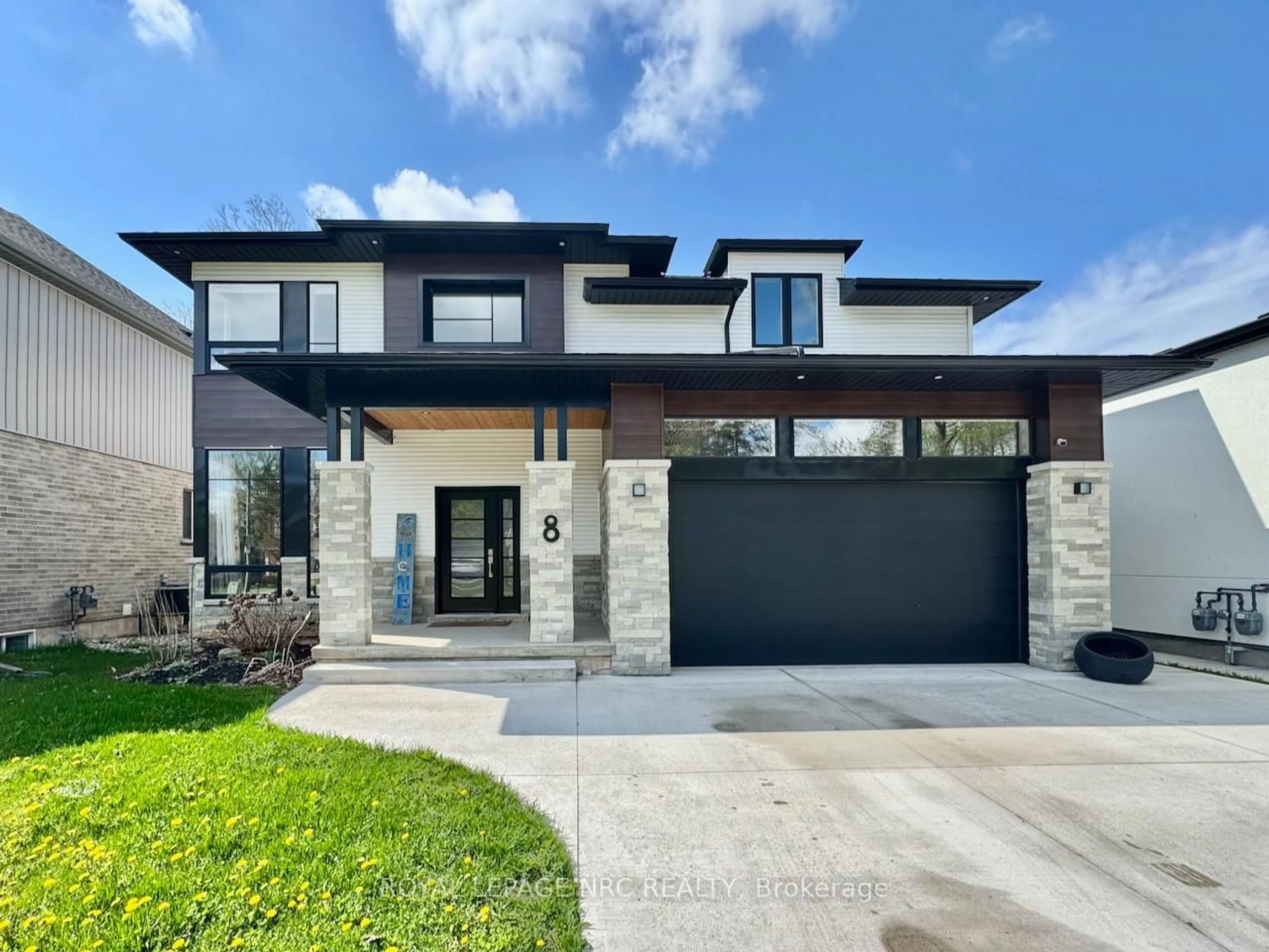 Home with brick exterior material, street for 8 Hilda St, Welland Ontario L3C 0H3