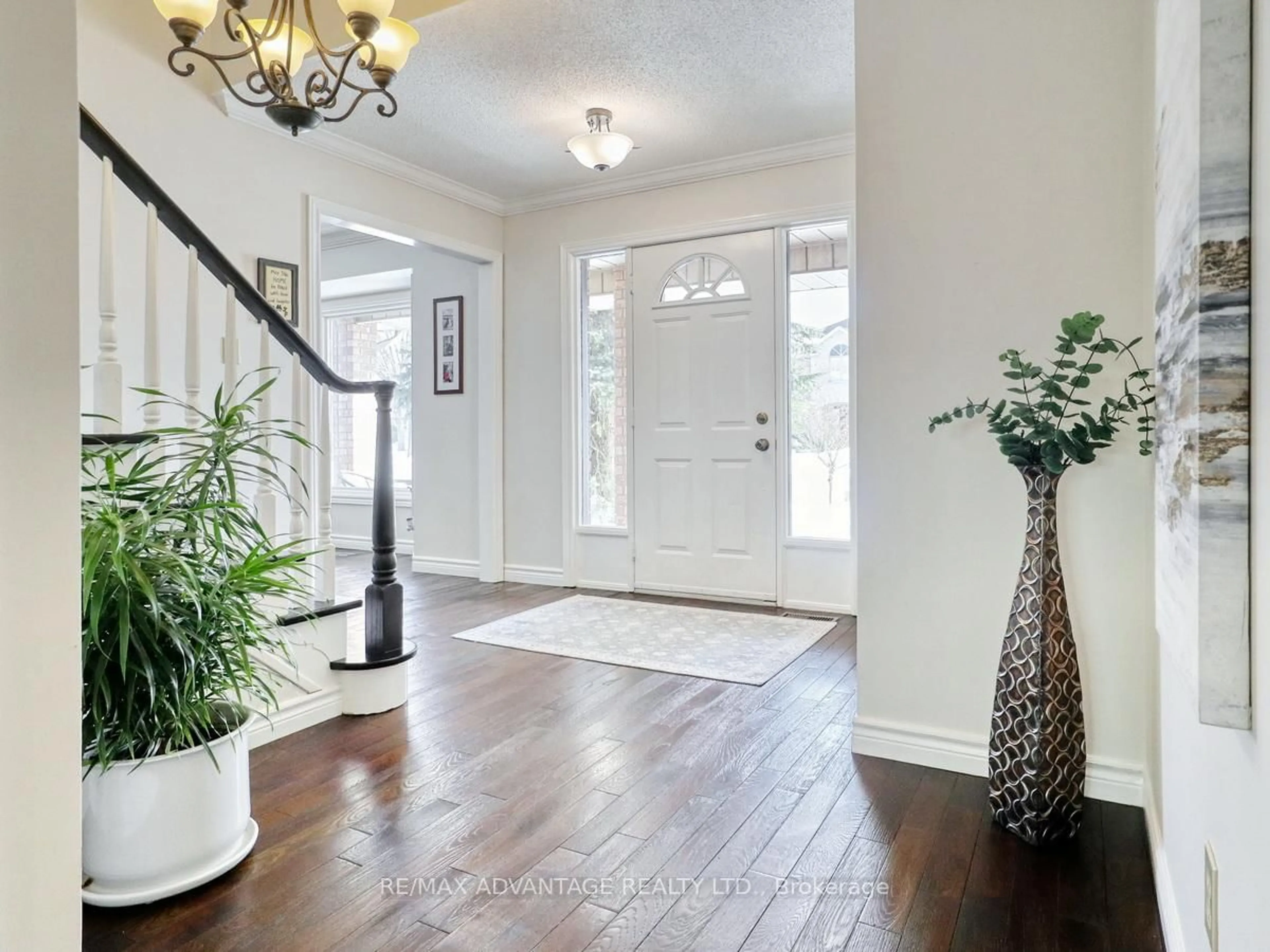 Indoor entryway for 6 Green Hedge Lane, London North Ontario N6H 4Z5