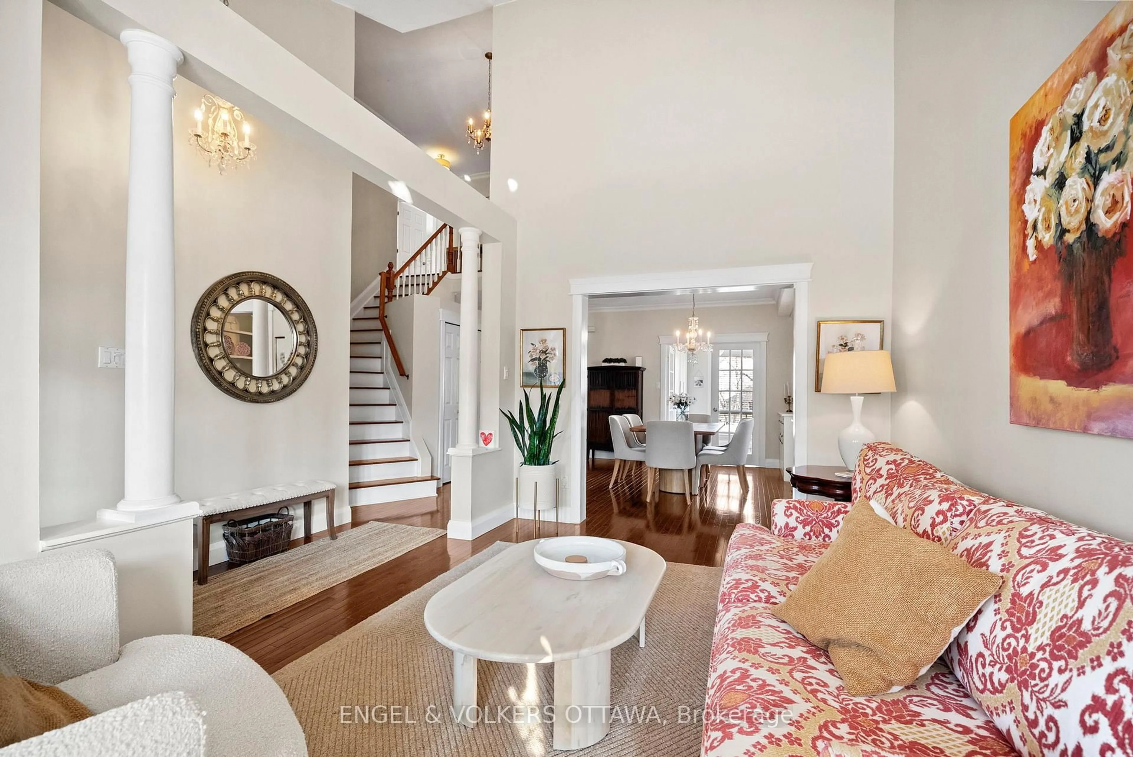 Indoor entryway for 17 Colindale Ave, Ottawa Ontario K2J 4V6