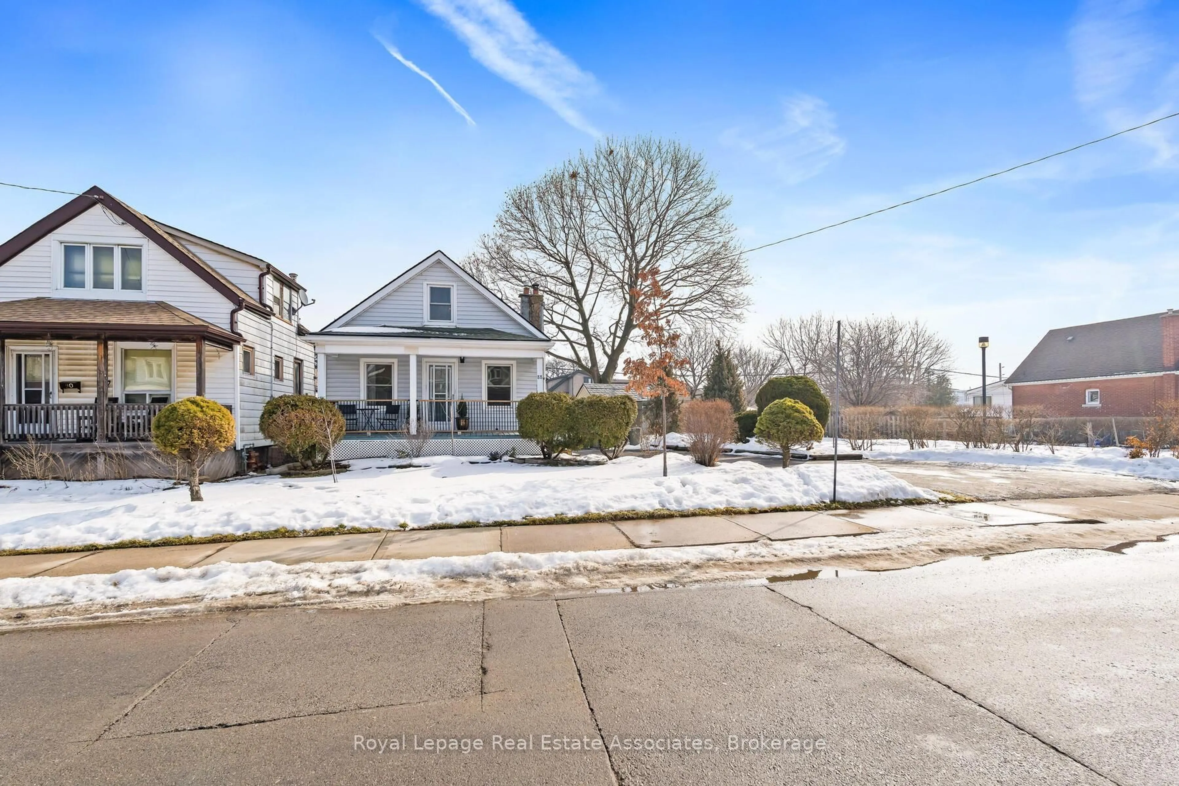 A pic from outside/outdoor area/front of a property/back of a property/a pic from drone, street for 88 Graham Ave, Hamilton Ontario L8H 4J9