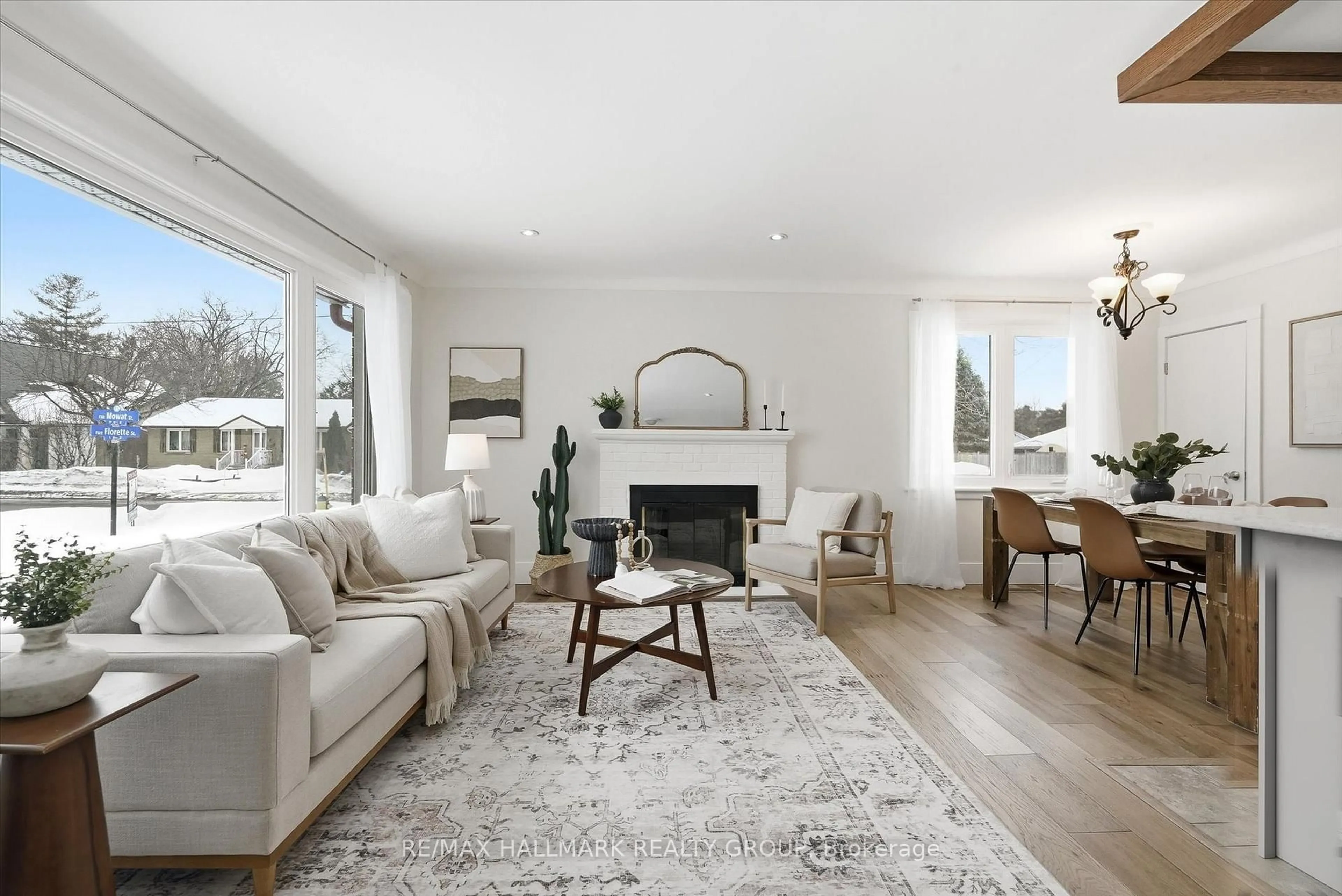 Living room with furniture, unknown for 26 Florette St, Gloucester Ontario K1J 7L4