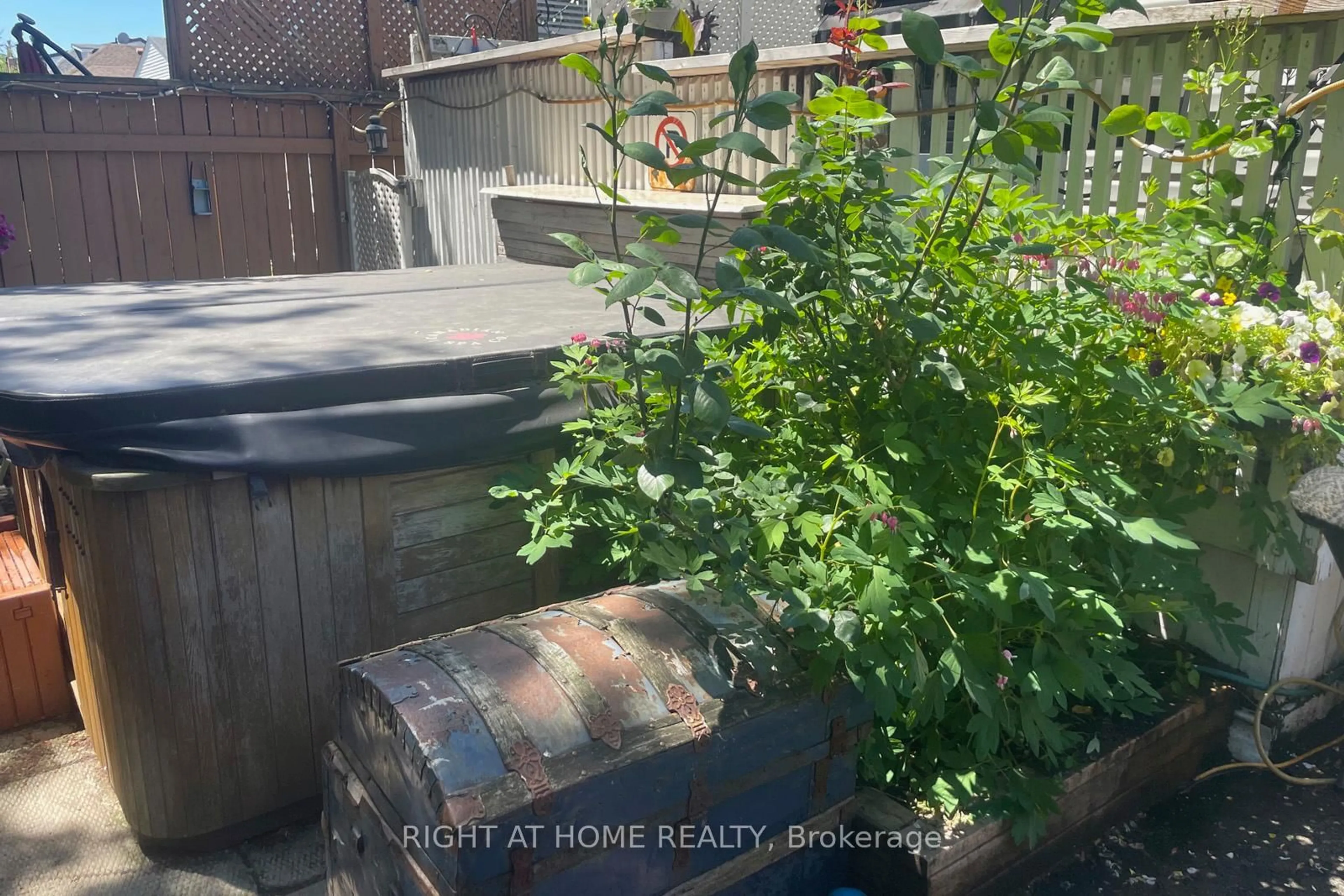 Unknown for 64 Wexford Ave, Hamilton Ontario L8H 4M4