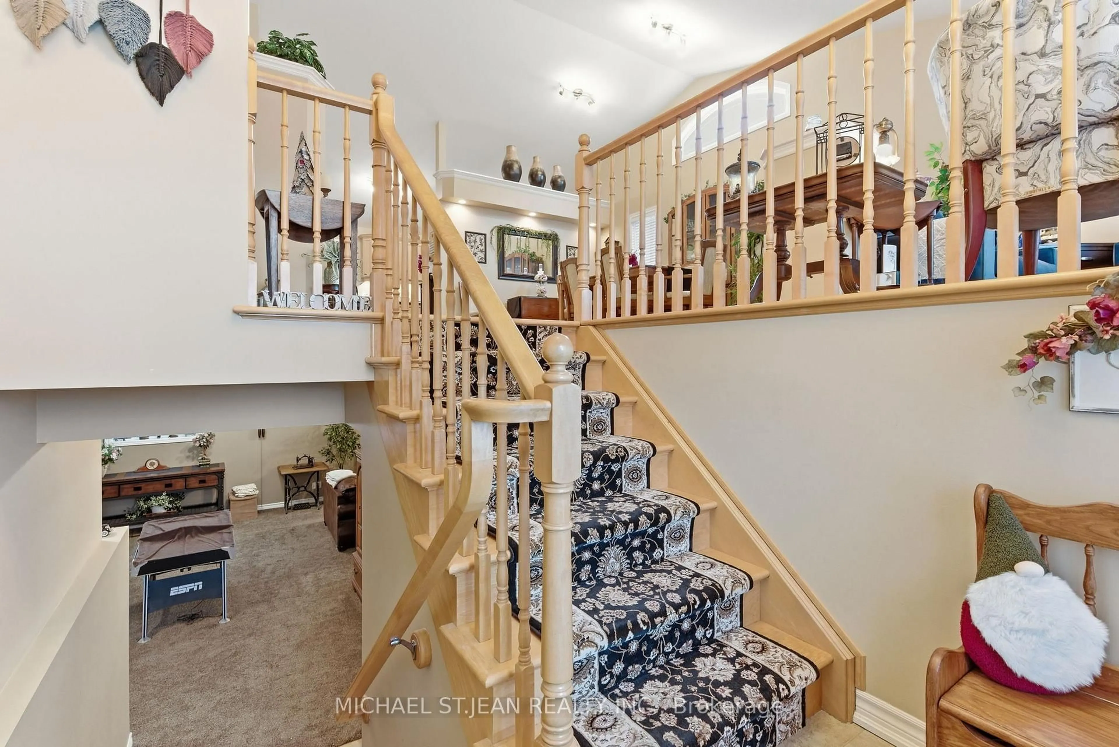 Stairs for 6295 Townline Rd, West Lincoln Ontario L0R 2A0