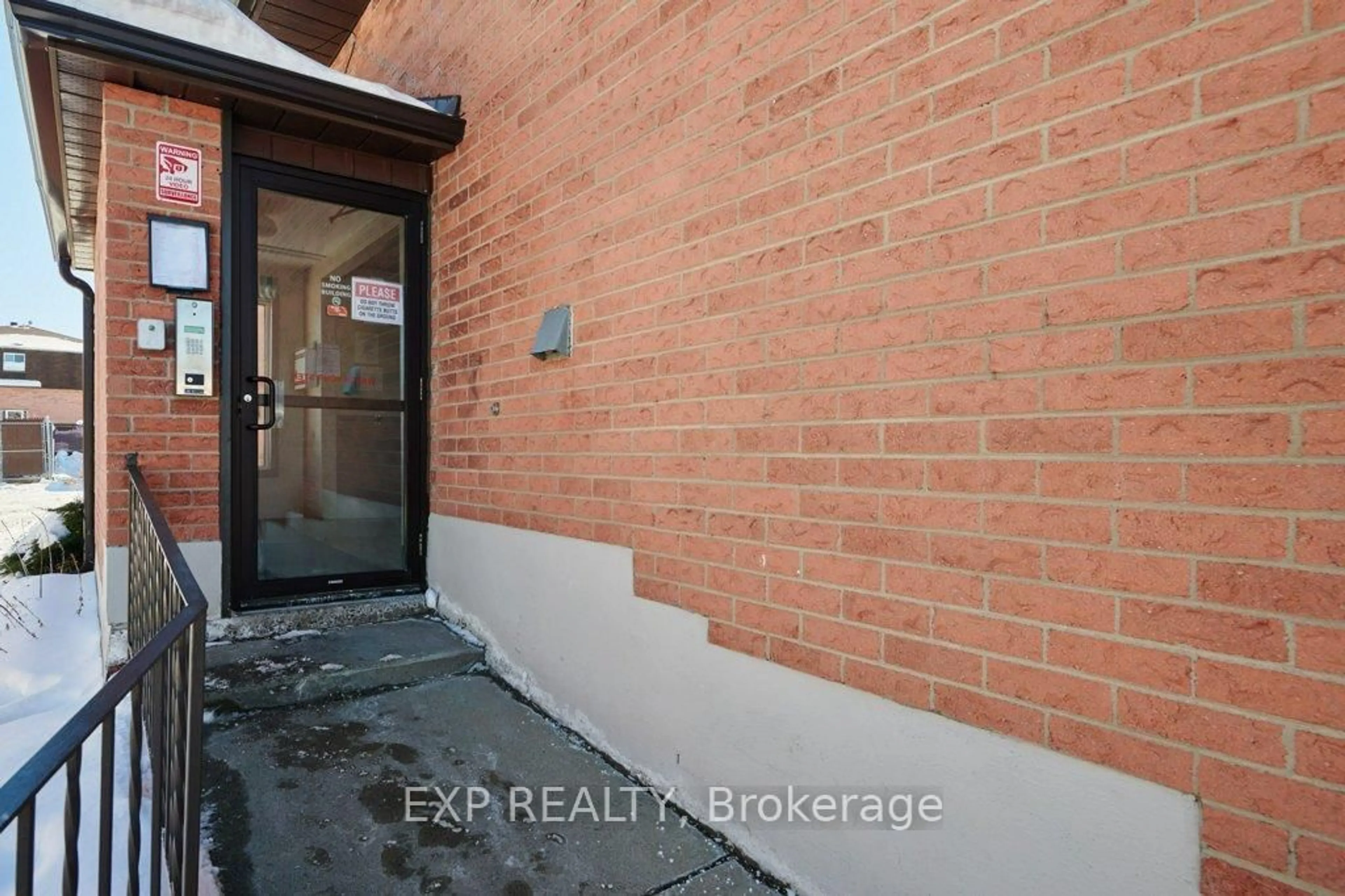 Indoor entryway for 825 Macodrum Dr #3, Brockville Ontario K6V 6P6