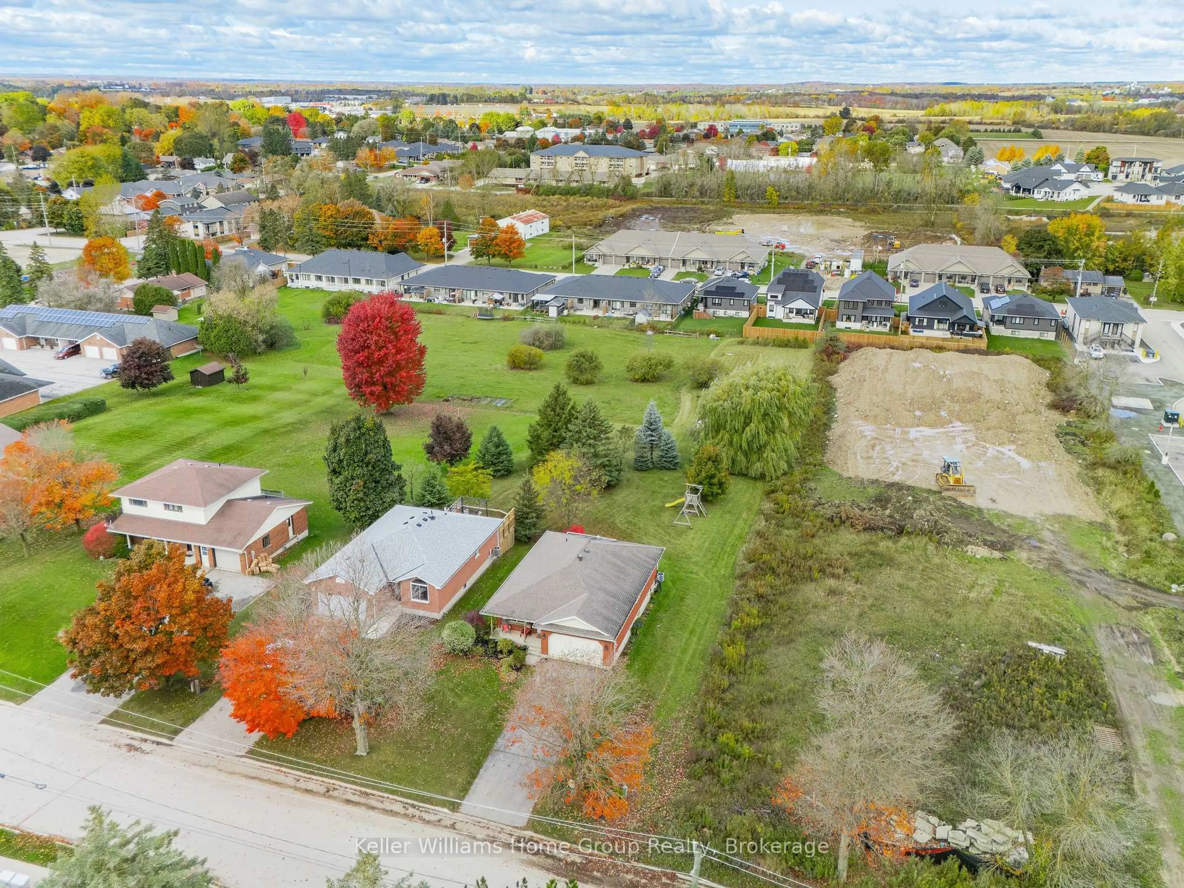 A pic from outside/outdoor area/front of a property/back of a property/a pic from drone, unknown for 423 King St, Wellington North Ontario N0G 2L2